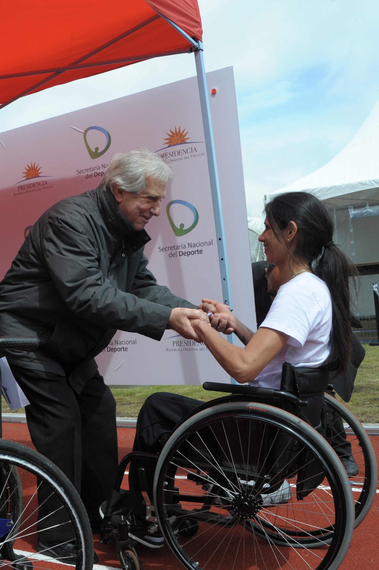 Presidente Vázquez inauguró pista de atletismo en liceo militar y cerró Juegos Paradeportivos Nacionales “María Auxiliadora Delgado”