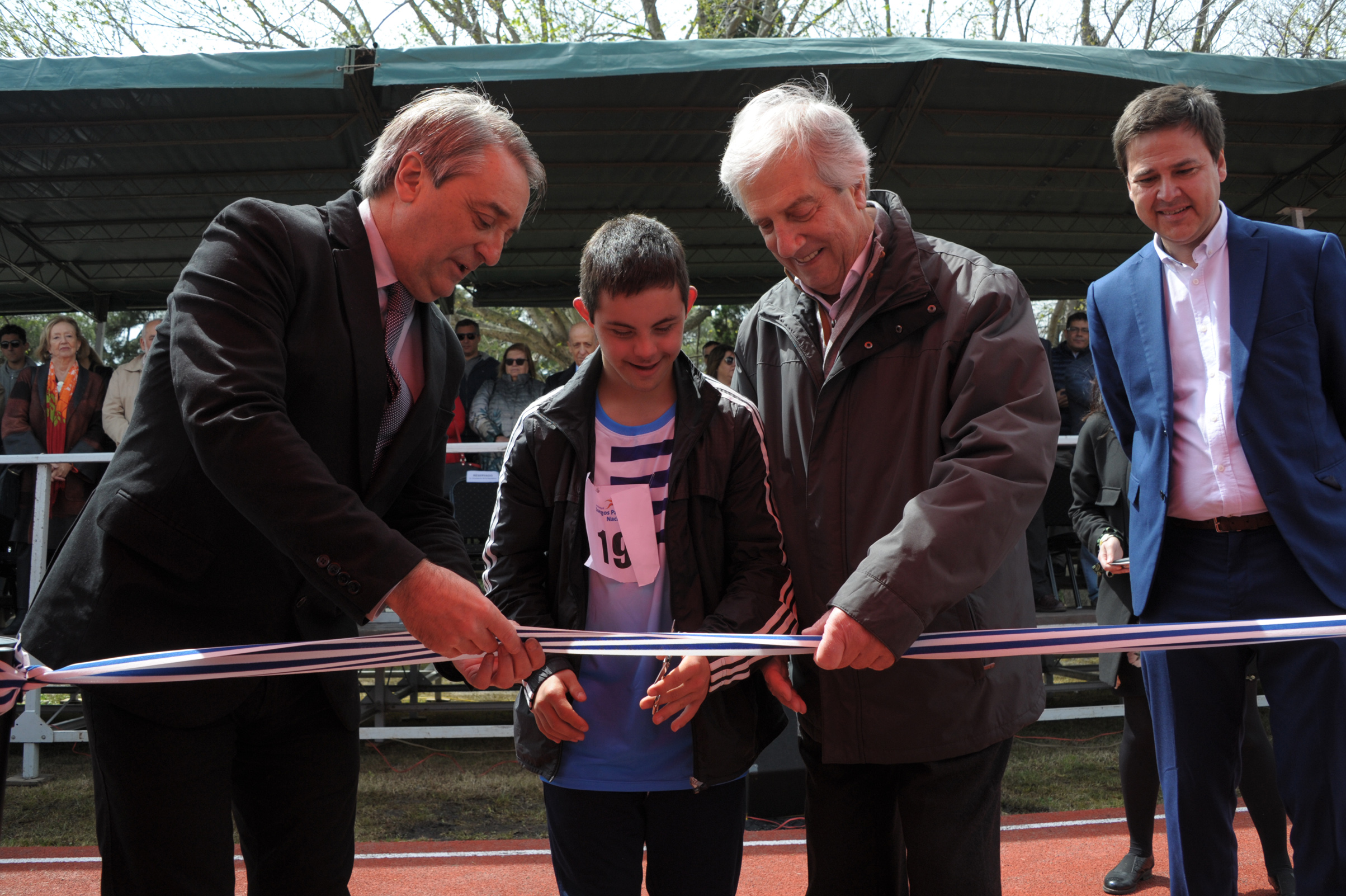 Presidente Vázquez inauguró pista de atletismo en liceo militar y cerró Juegos Paradeportivos Nacionales “María Auxiliadora Delgado”