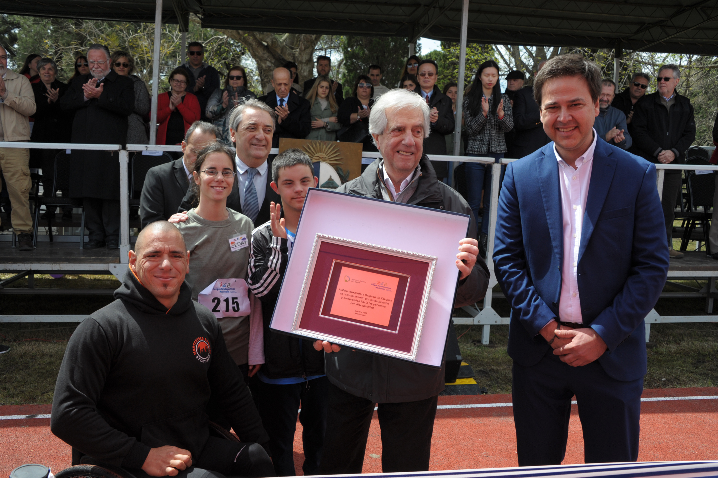 Presidente Vázquez inauguró pista de atletismo en liceo militar y cerró Juegos Paradeportivos Nacionales “María Auxiliadora Delgado”