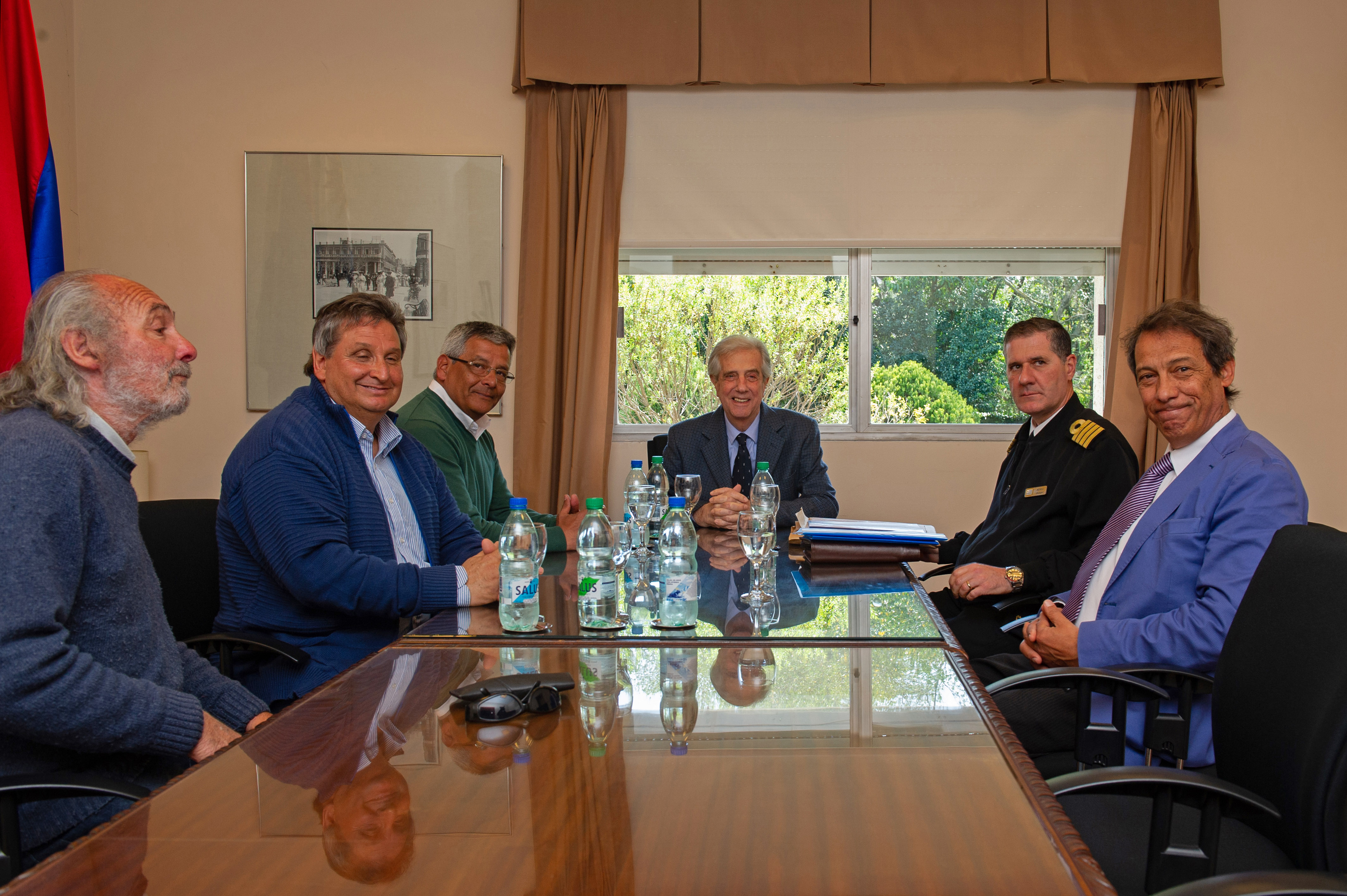 Tabaré Vázquez reunido con los alcaldes de Santa Lucía y Aguas Corrientes