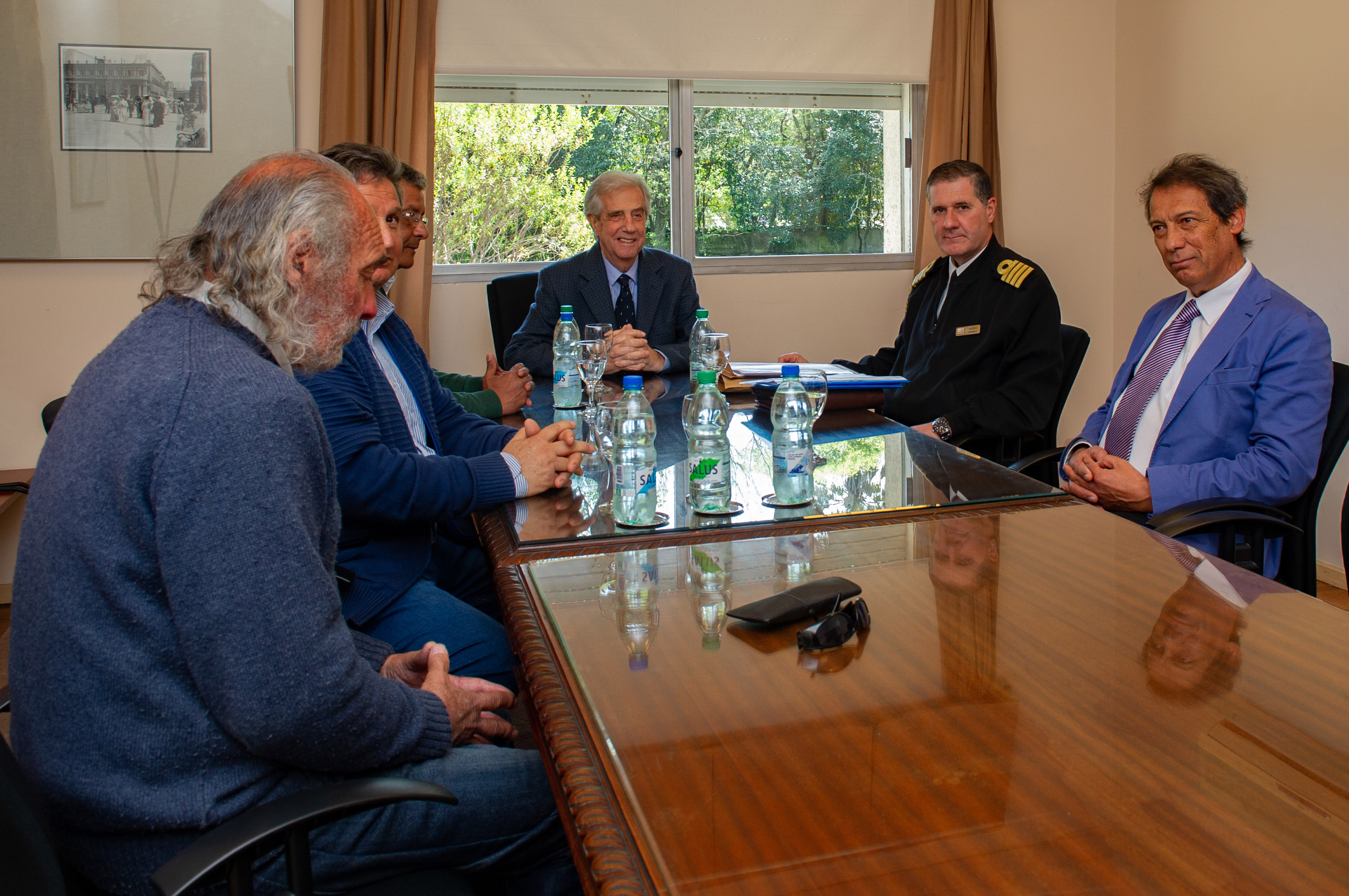 Tabaré Vázquez reunido con los alcaldes de Santa Lucía y Aguas Corrientes