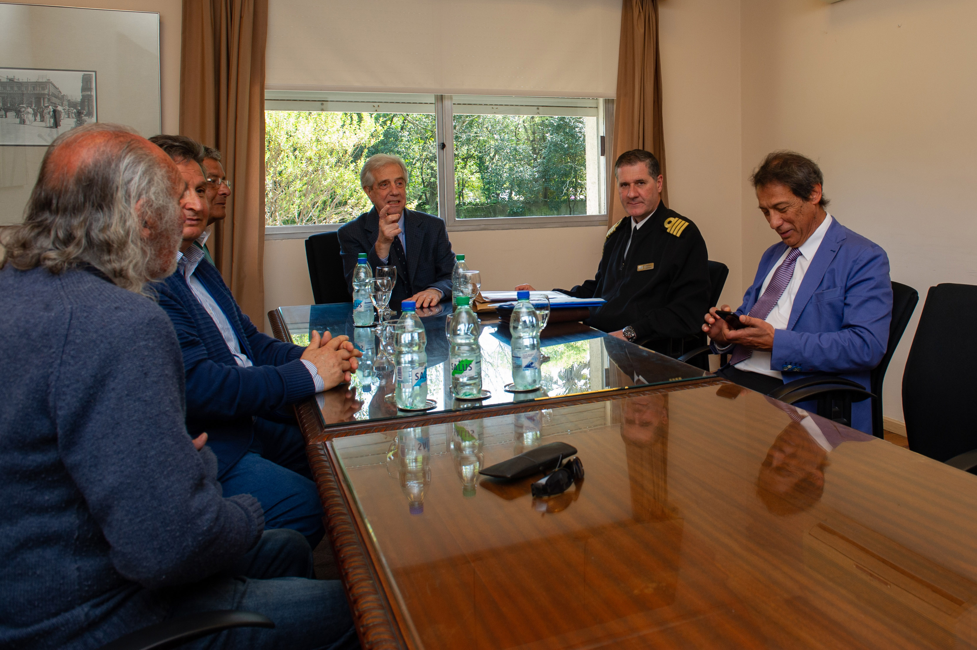 Tabaré Vázquez reunido con los alcaldes de Santa Lucía y Aguas Corrientes