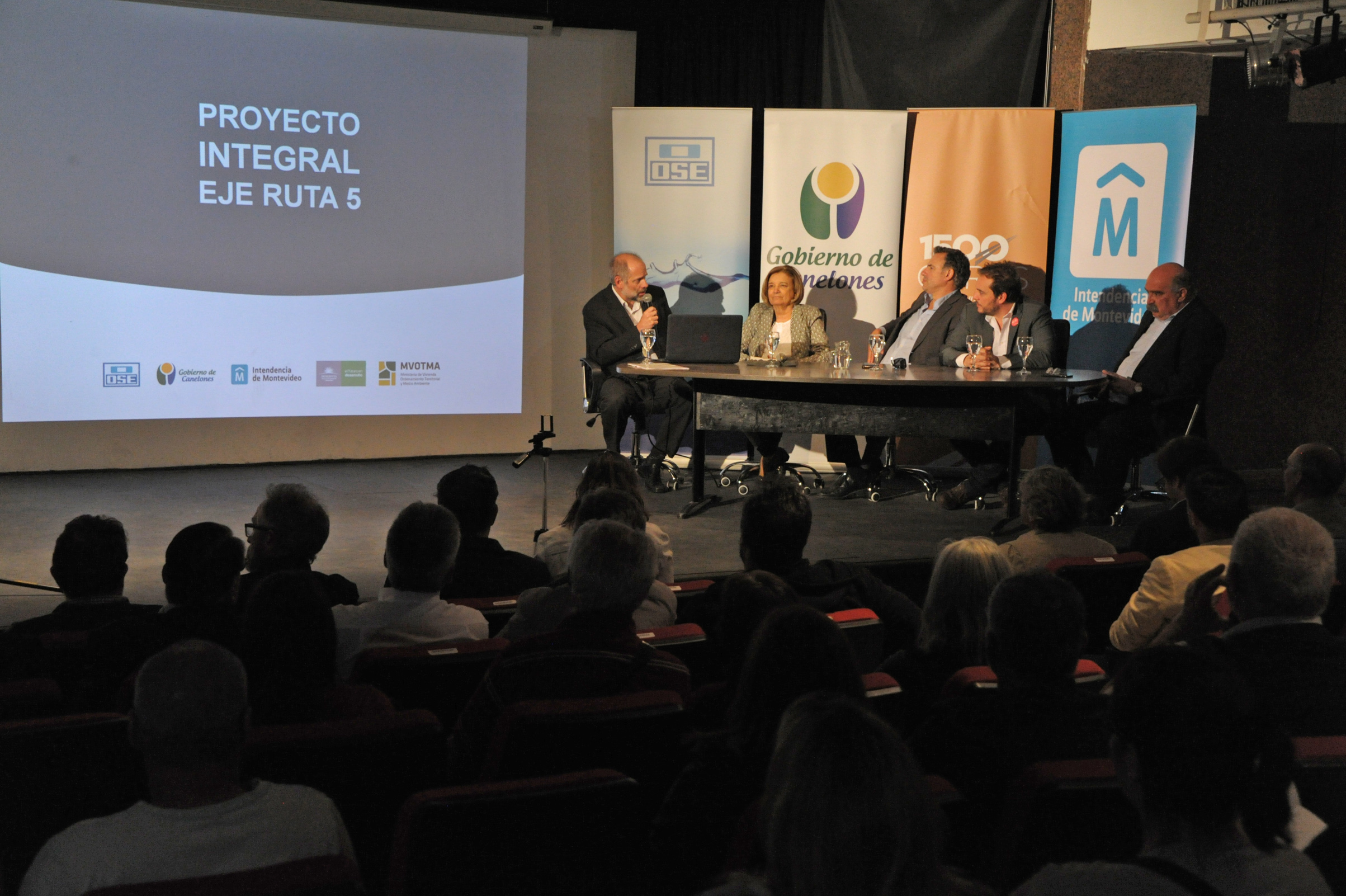 Conferencia de prensa de anuncio de acuerdo para proyecto integral de saneamiento, drenaje pluvial y vialidad
