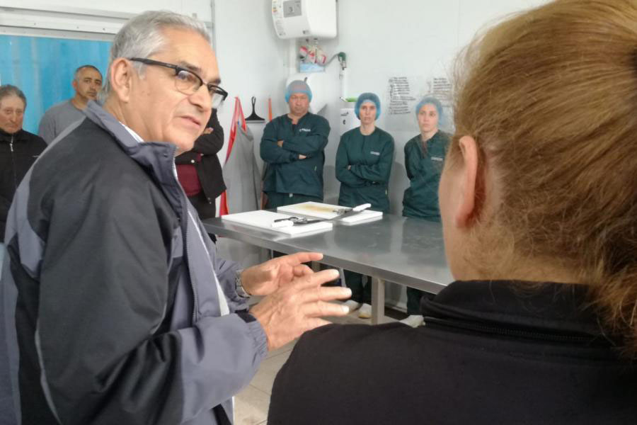 Visita de autoridades a cooperativa de productores de San Antonio, Canelones