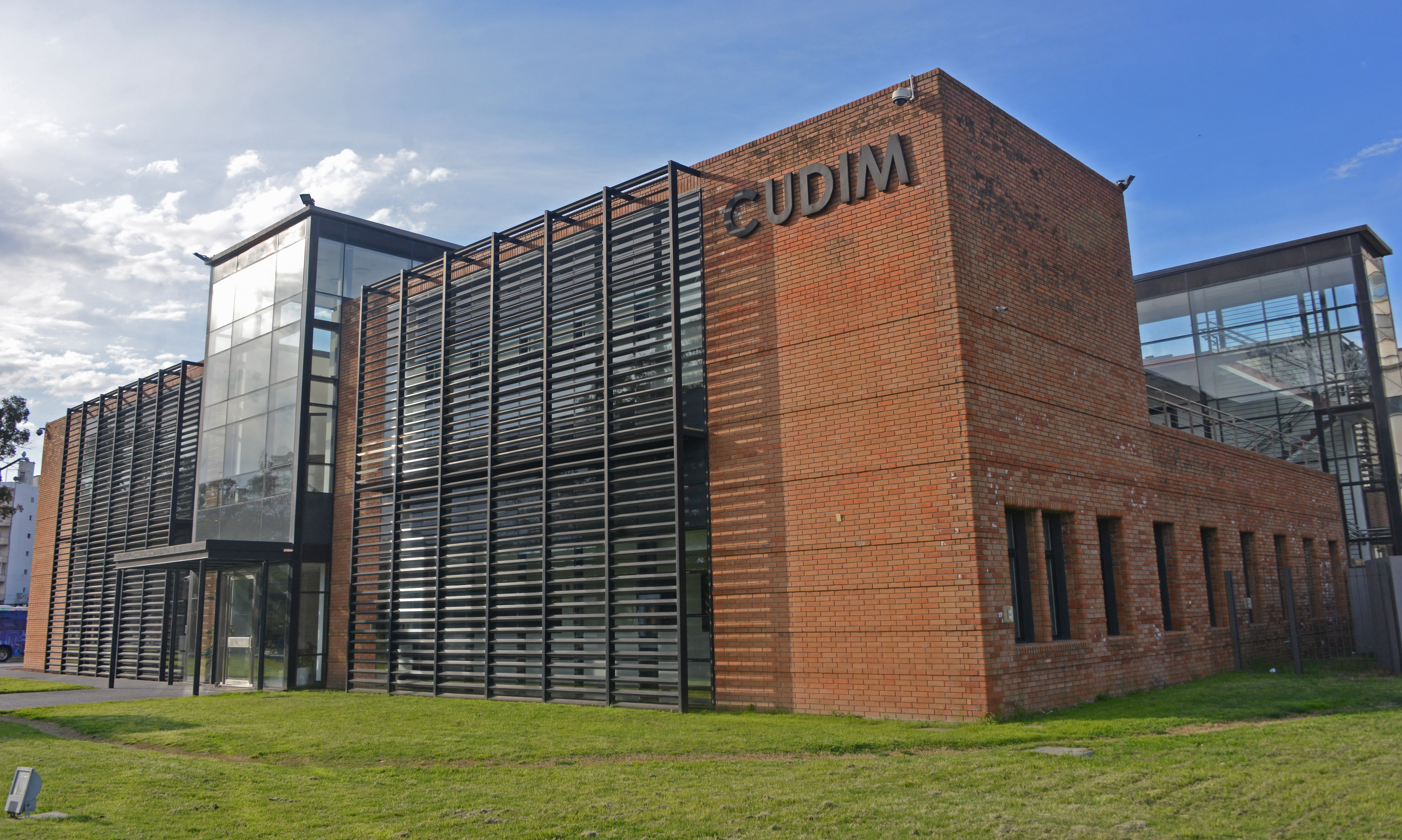 Instalaciones y equipamiento del Centro Uruguayo de Imagenología Molecular (Cudim)