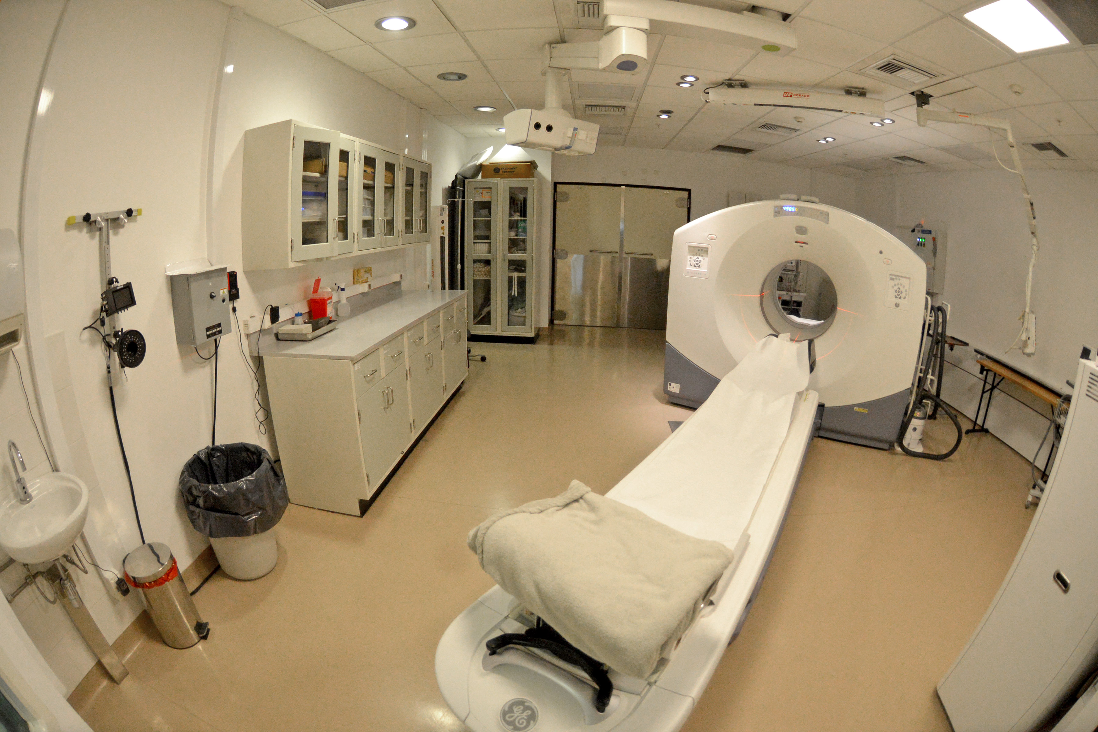 Instalaciones y equipamiento del Centro Uruguayo de Imagenología Molecular (Cudim)