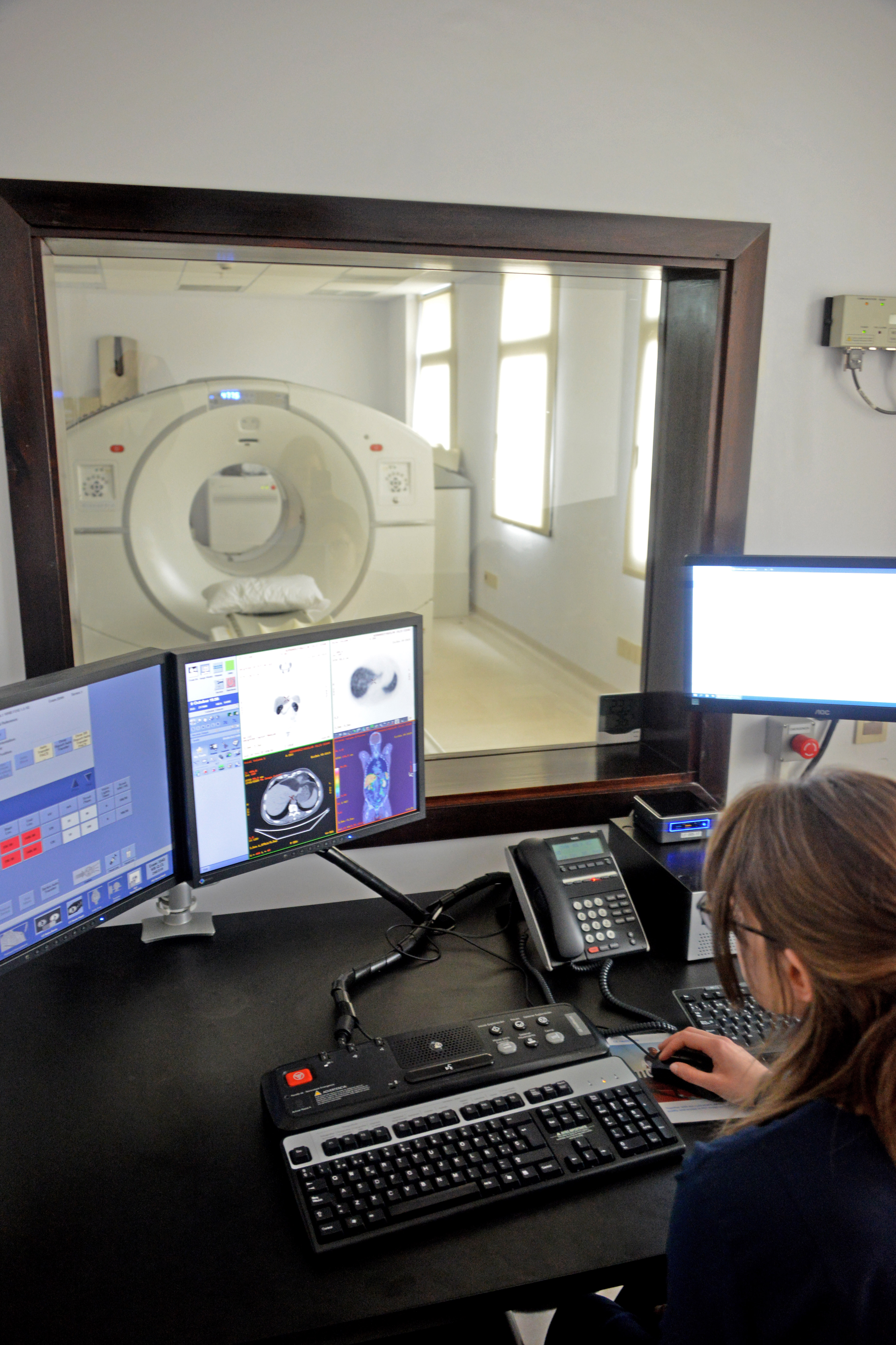 Instalaciones y equipamiento del Centro Uruguayo de Imagenología Molecular (Cudim)