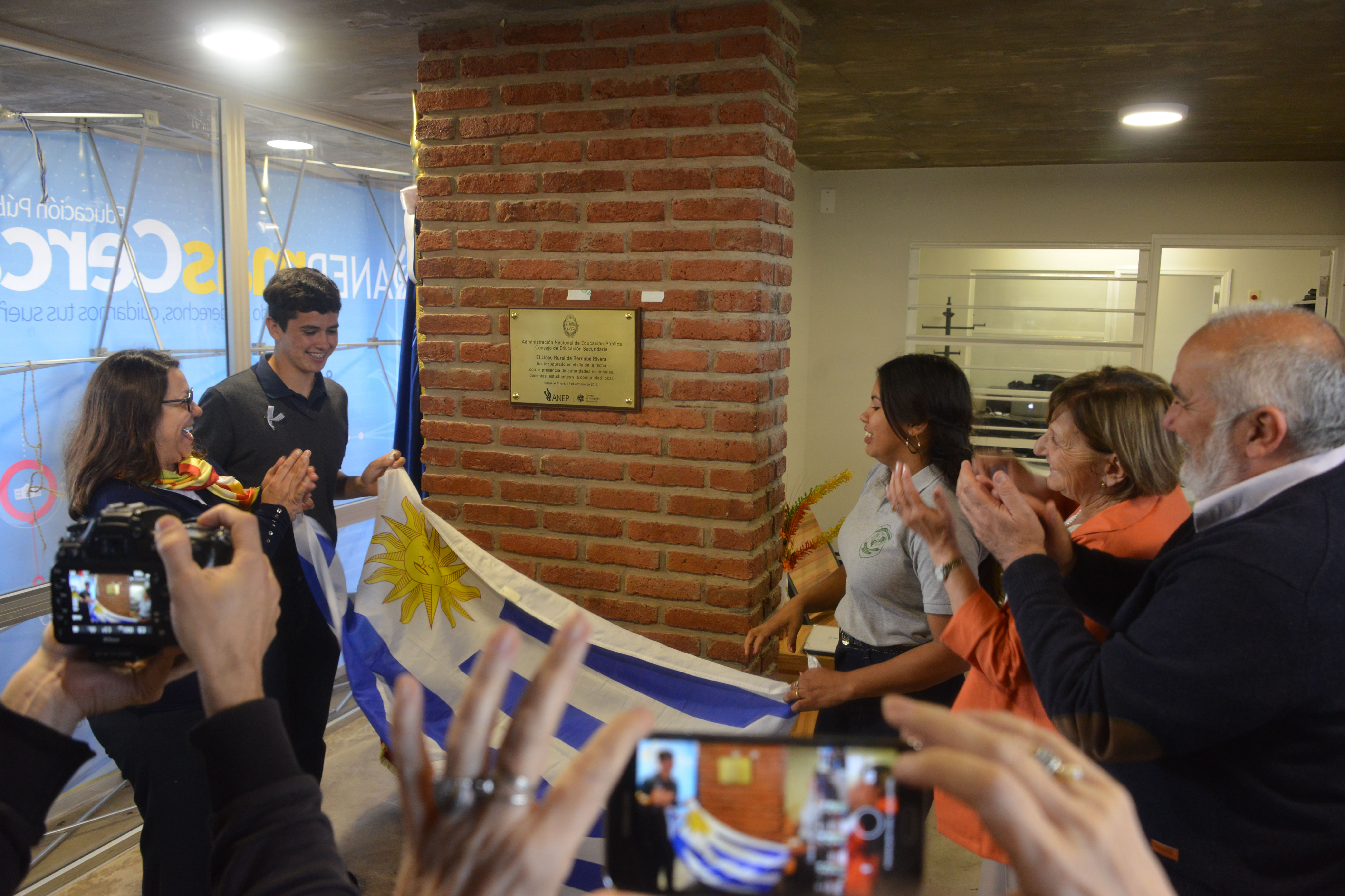 Autoridades de ANEP y del liceo en inauguración del liceo Bernabé Rivera en Artigas