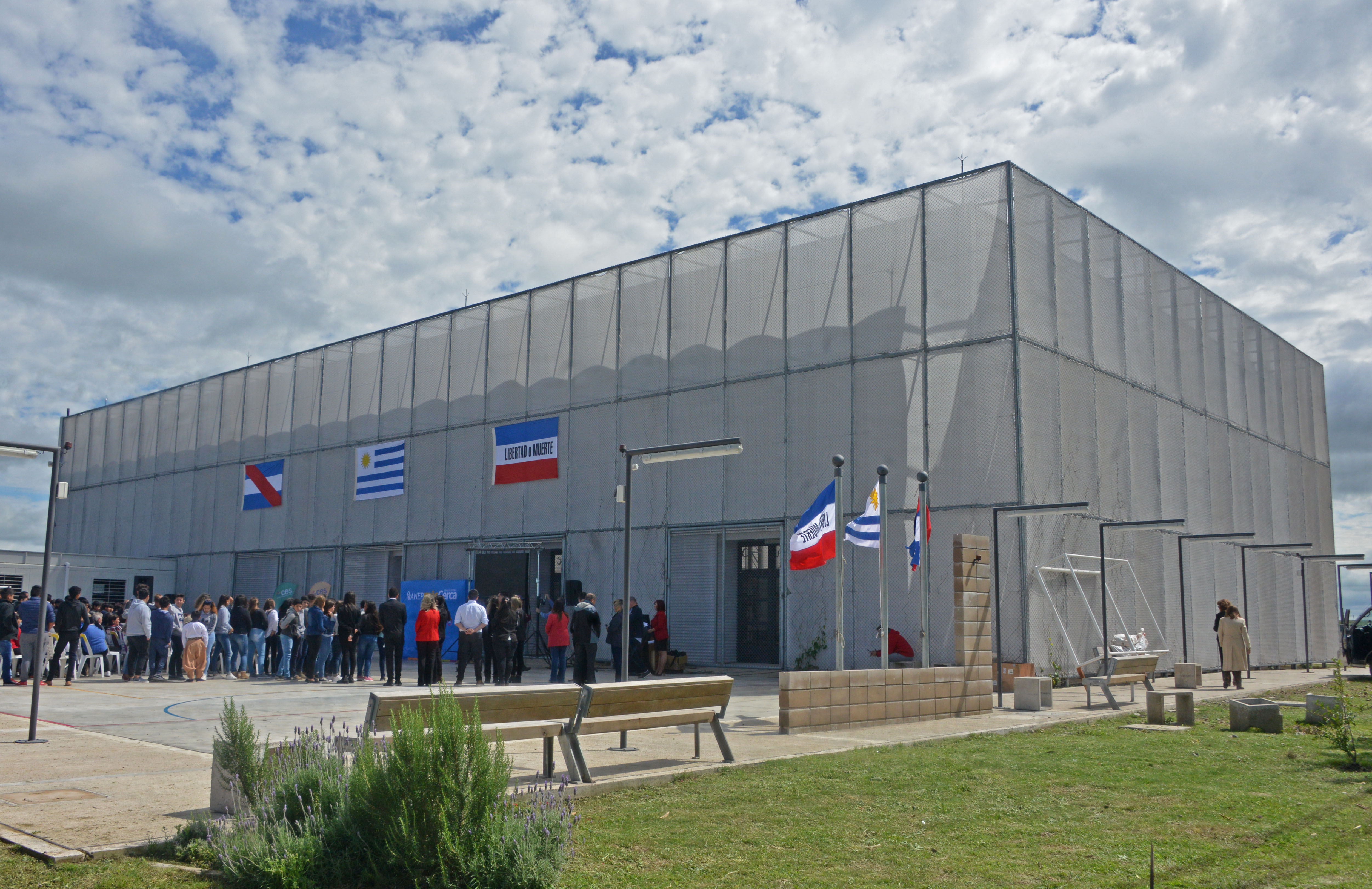 Inauguración de liceo en Sequeira, en Artigas