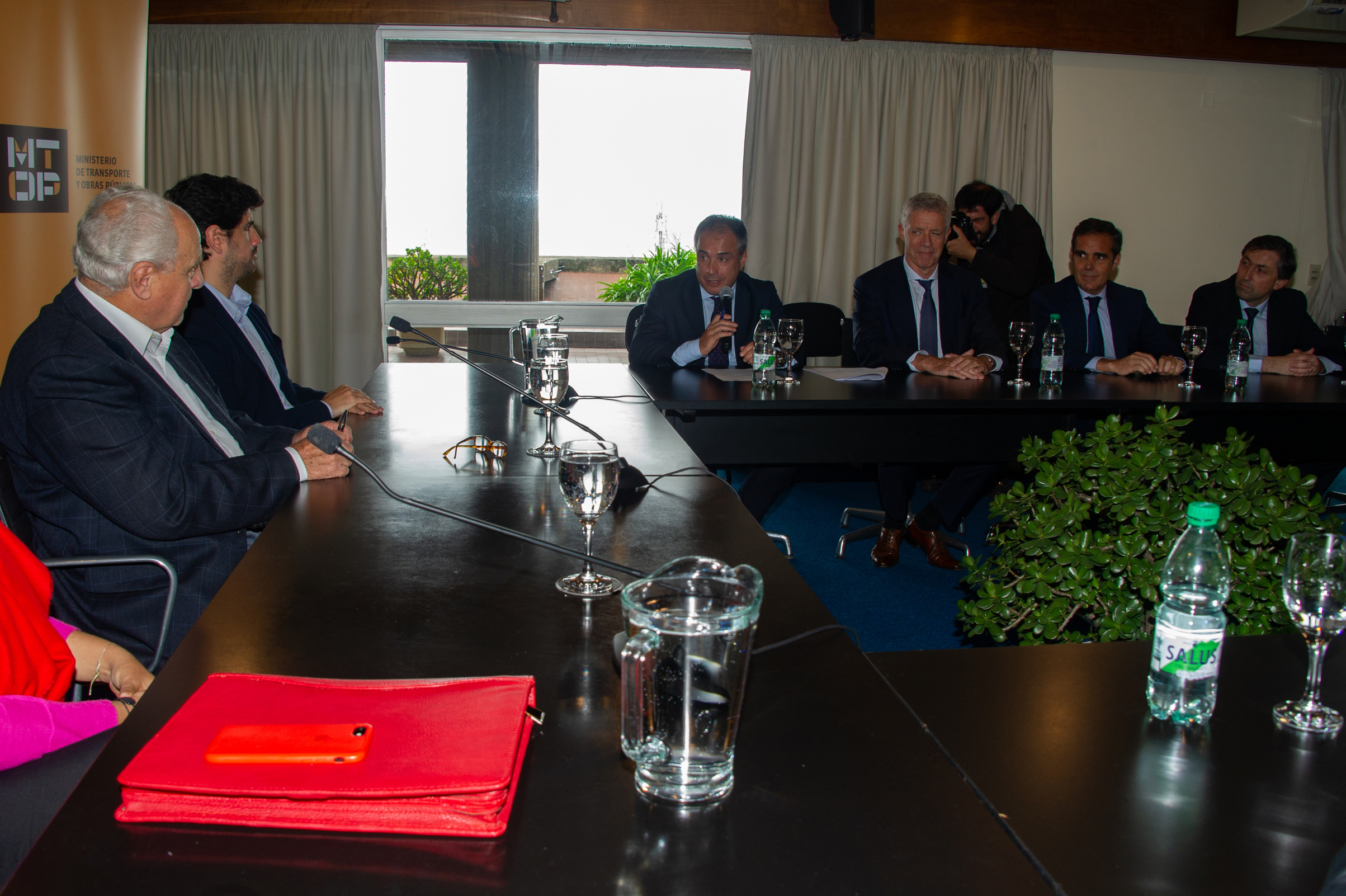 Firma del contrato que permitirá la financiación del proyecto Ferrocarril Central