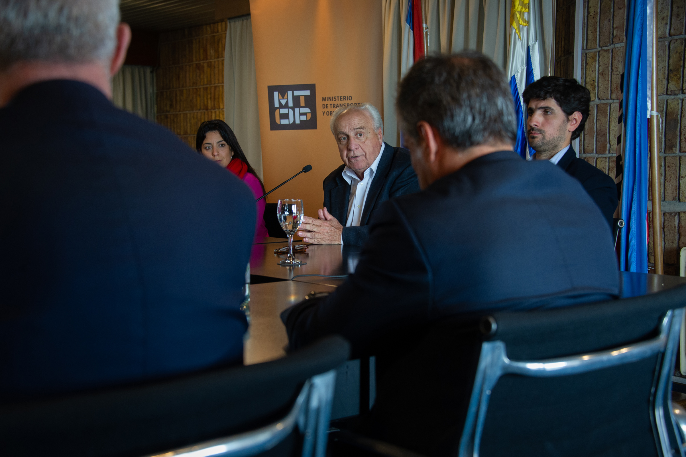 Firma del contrato que permitirá la financiación del proyecto Ferrocarril Central