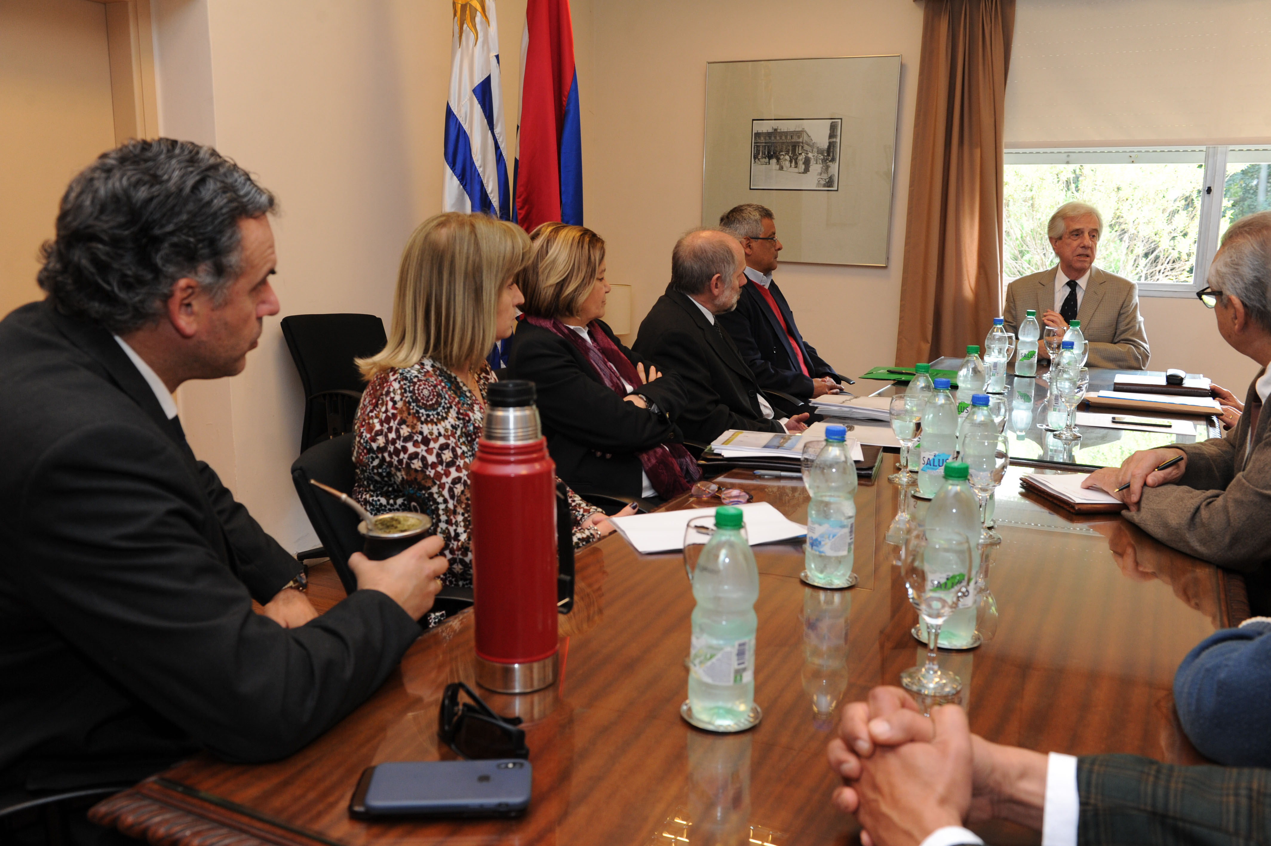 Tabaré Vázquez reunido con ministros y representantes de la red de alcaldes de la cuenca del Santa Lucía