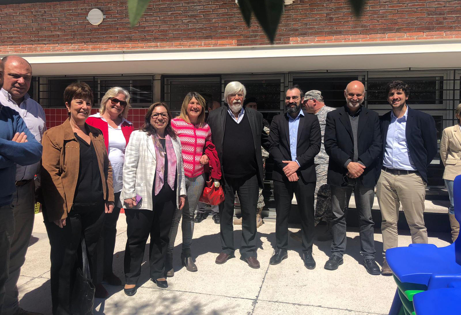 Autoridades presentes en la inauguración del CAIF Olegario ubicado en Montevideo
