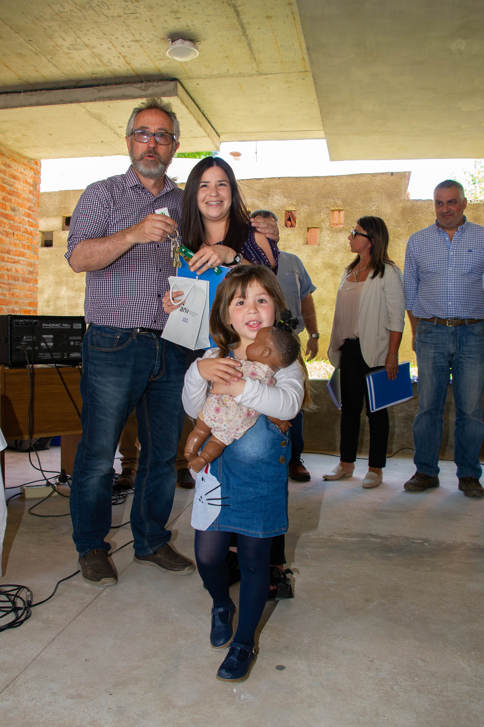 Director nacional de Vivienda, Salvador Schelotto, participó, en Durazno, de la entrega del complejo habitacional Armonía Somers, de 20 apartamentos