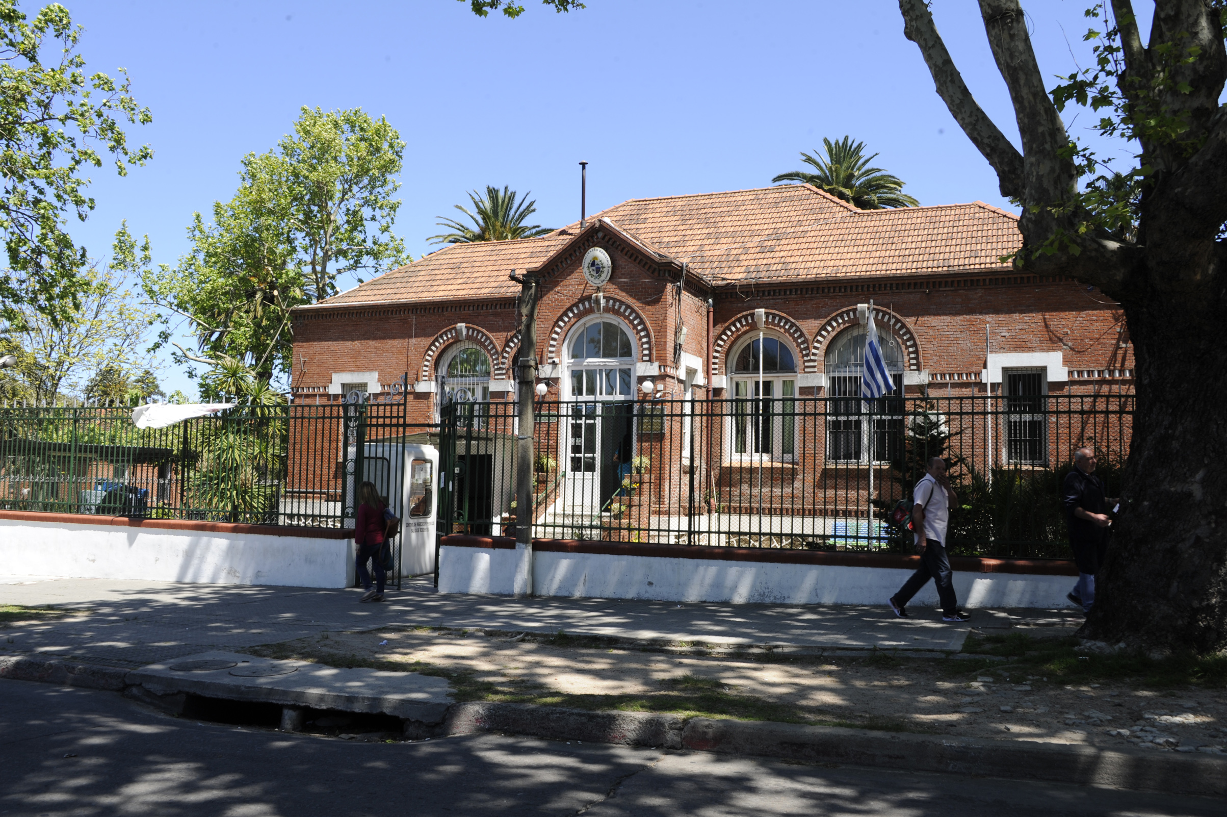 Ministro Ernesto Murro visitó el Hospital Luis Piñeyro del Campo