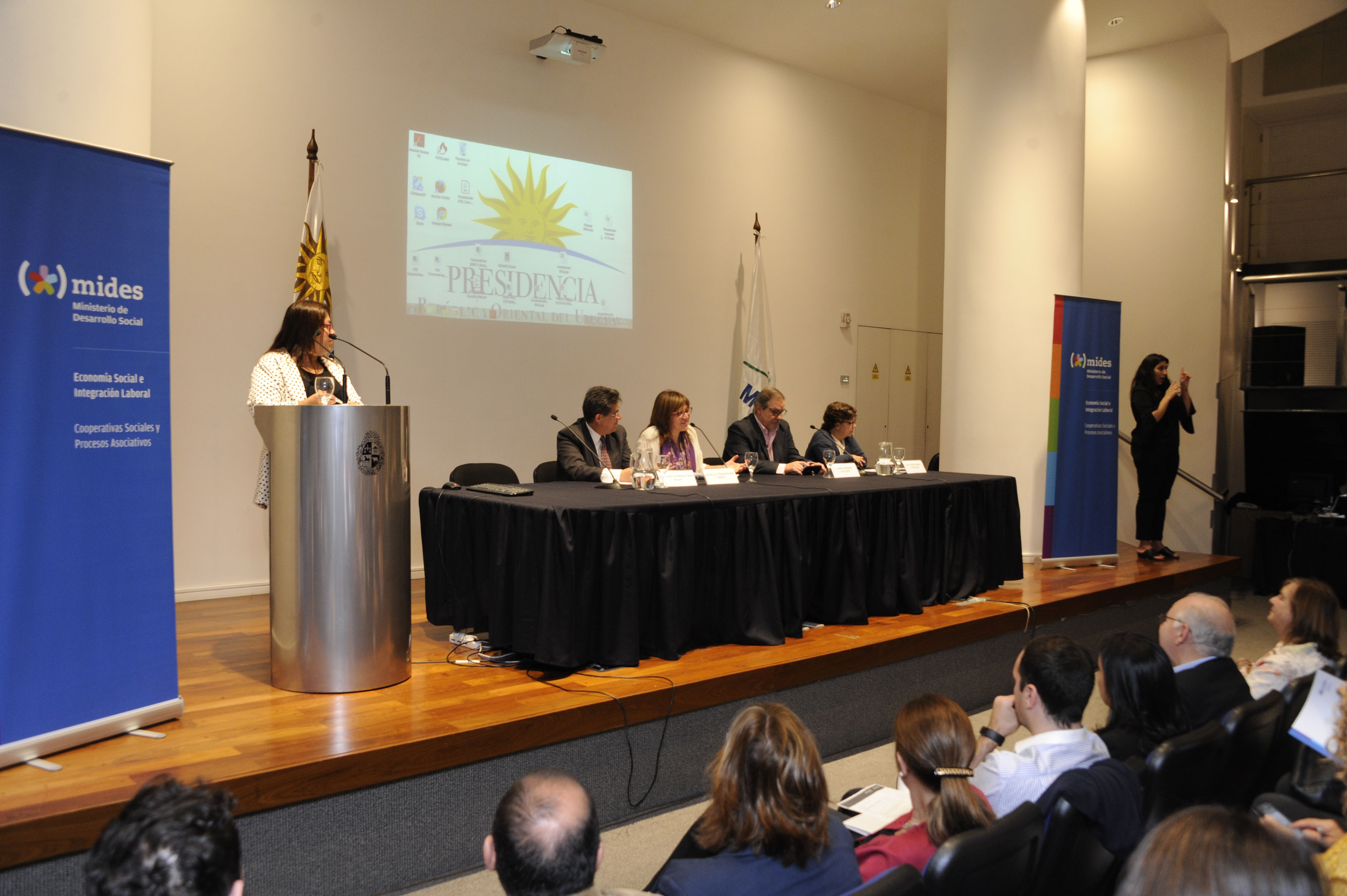 Jornada Cooperativas Sociales en Perspectiva, en el salón de actos de la Torre Ejecutiva