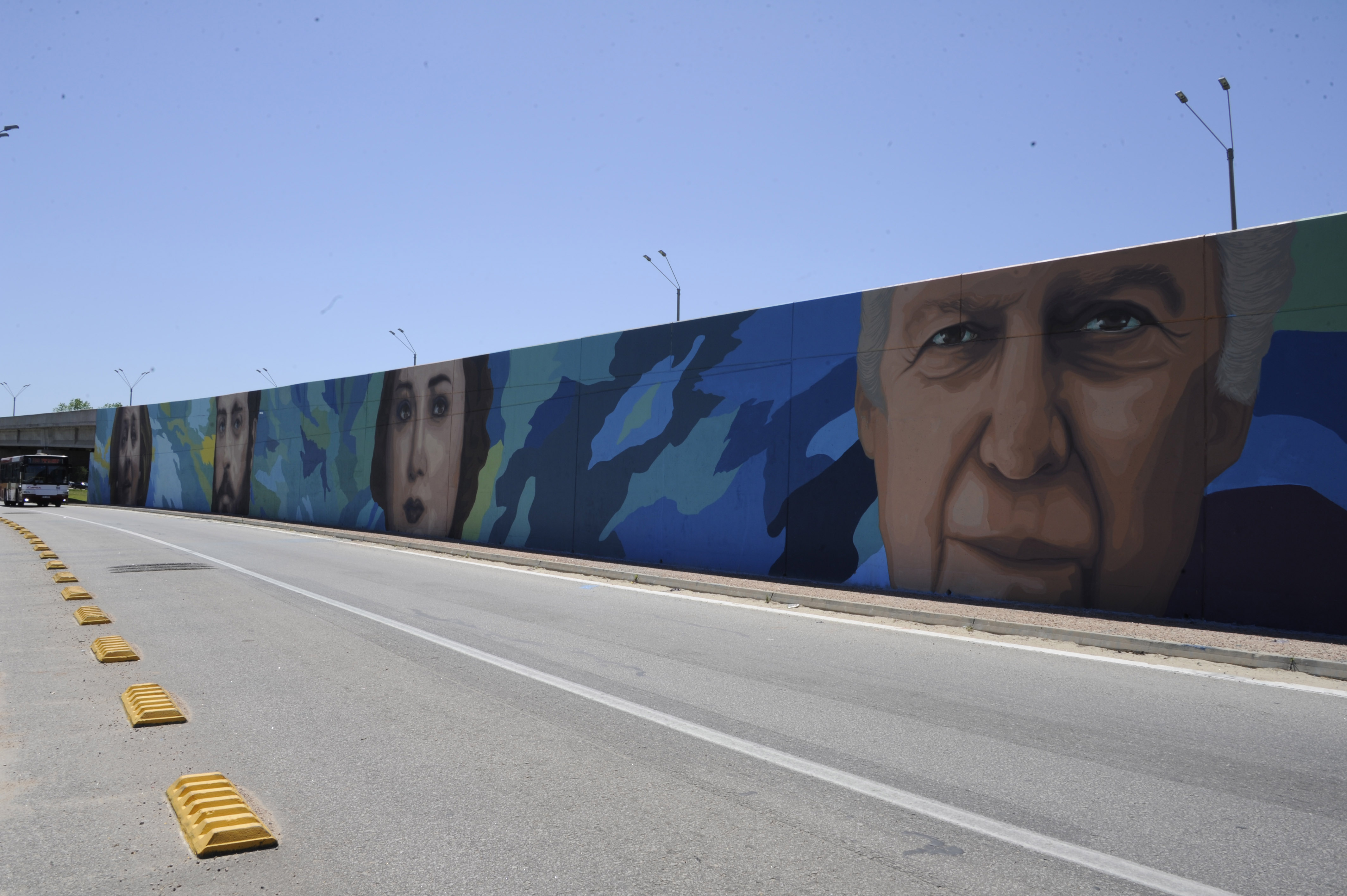 Inauguración del mural “Uruguay al mundo”, ubicado en el viaducto frente al ingreso al aeropuerto de Carrasco