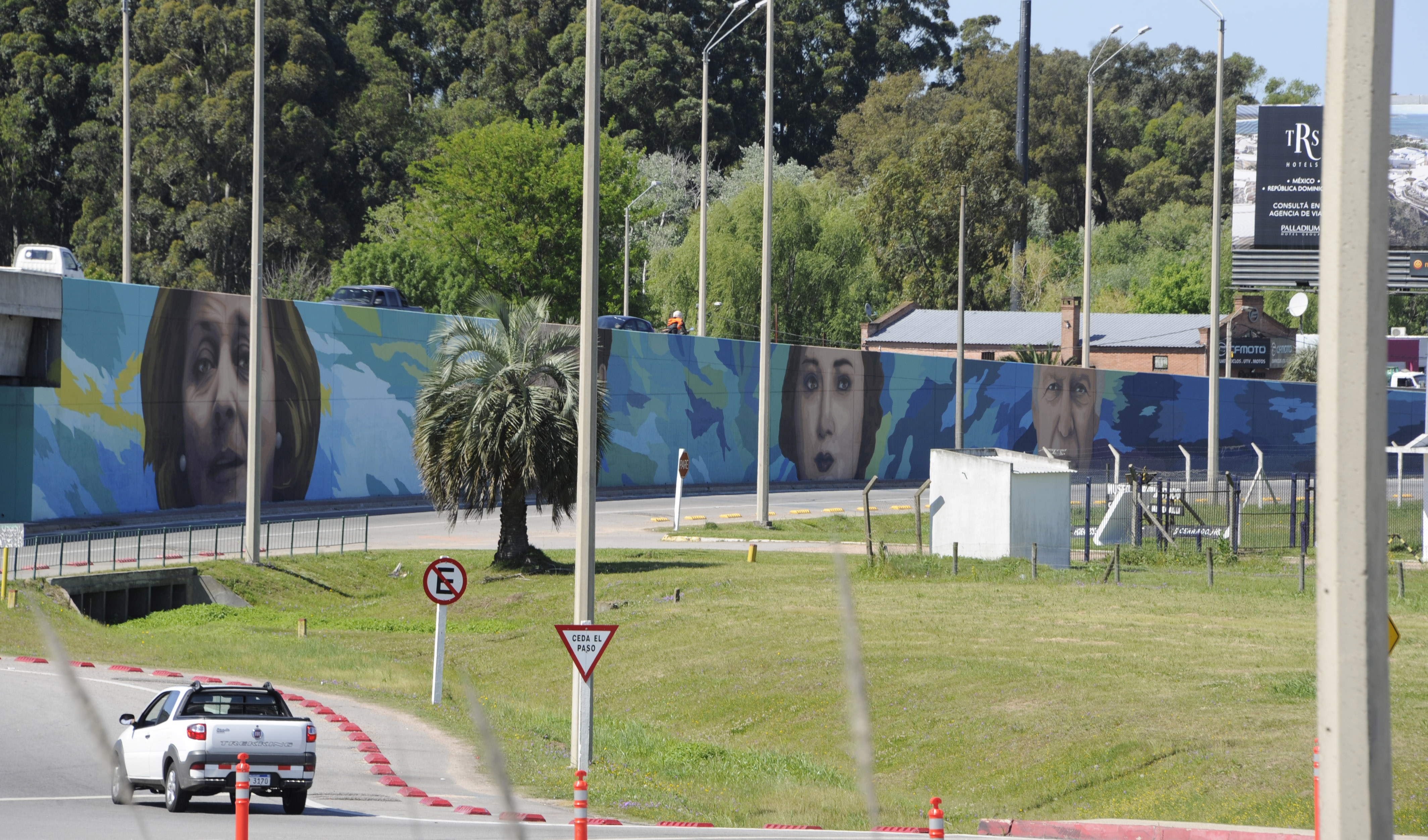 Inauguración del mural “Uruguay al mundo”, ubicado en el viaducto frente al ingreso al aeropuerto de Carrasco