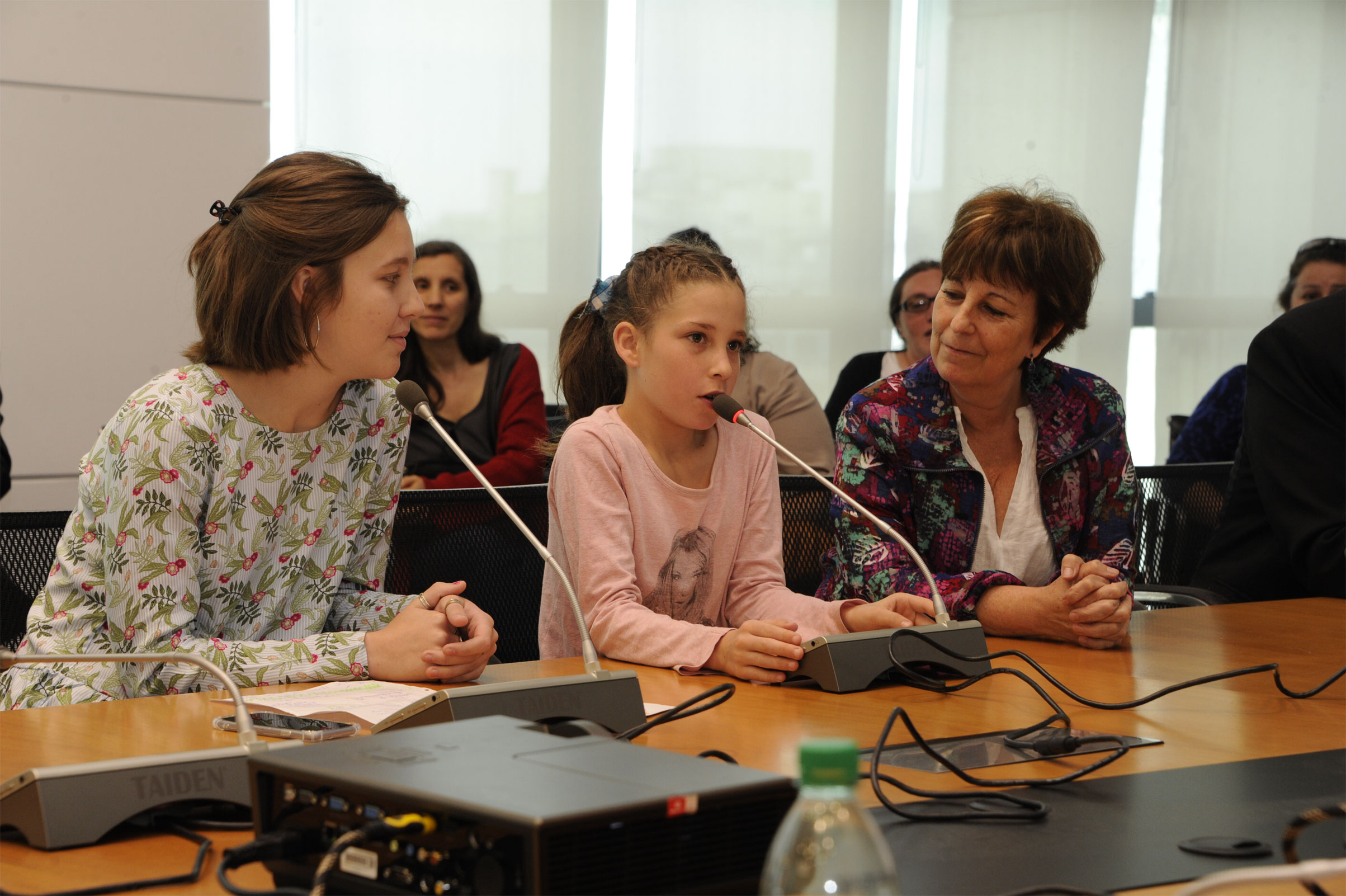 Niños y jóvenes participaron en el Consejo de Ministros