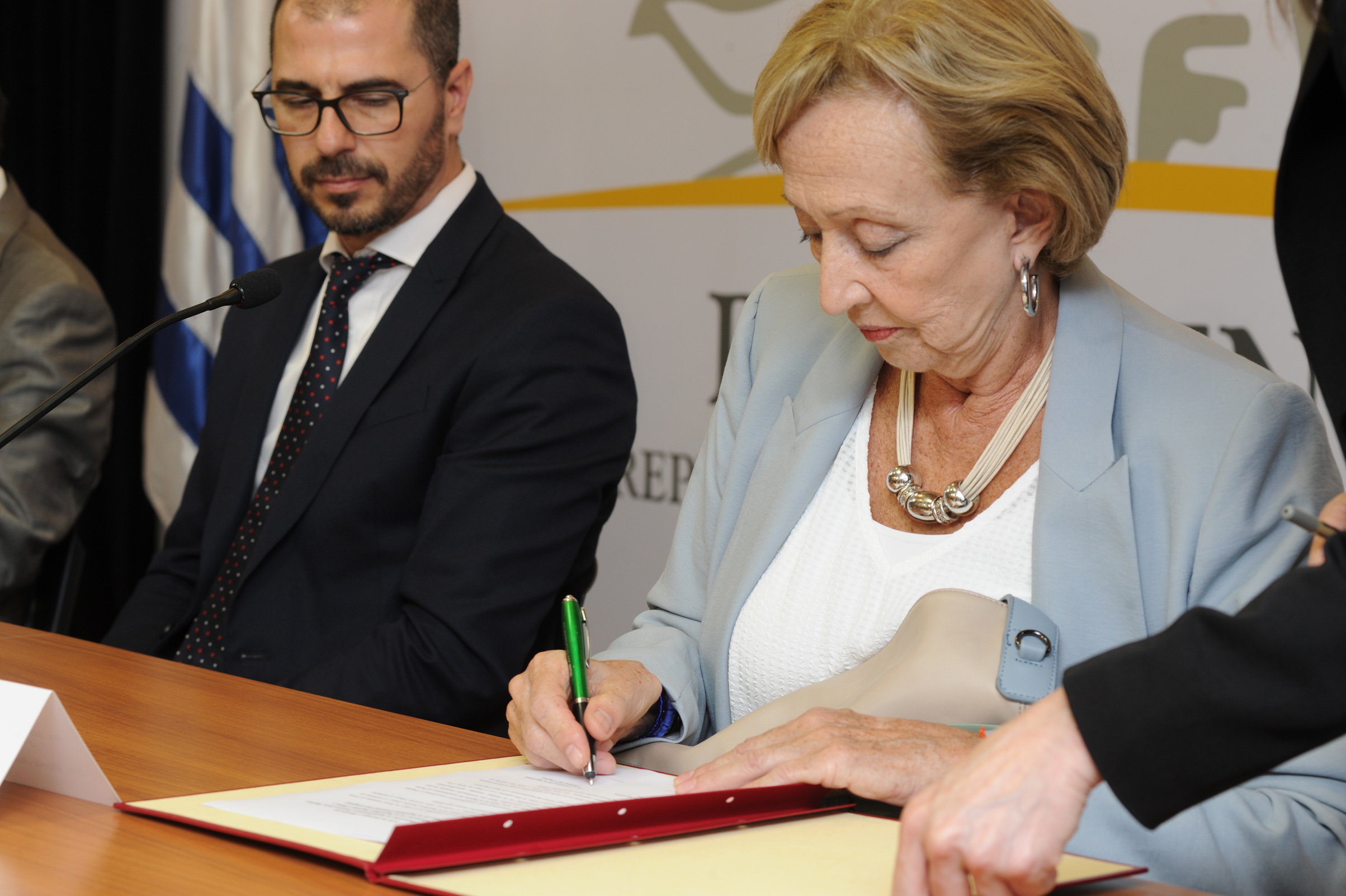 Conferencia por recepción de equipamiento para teatros por 3 millones de dólares, donado por Gobierno de China