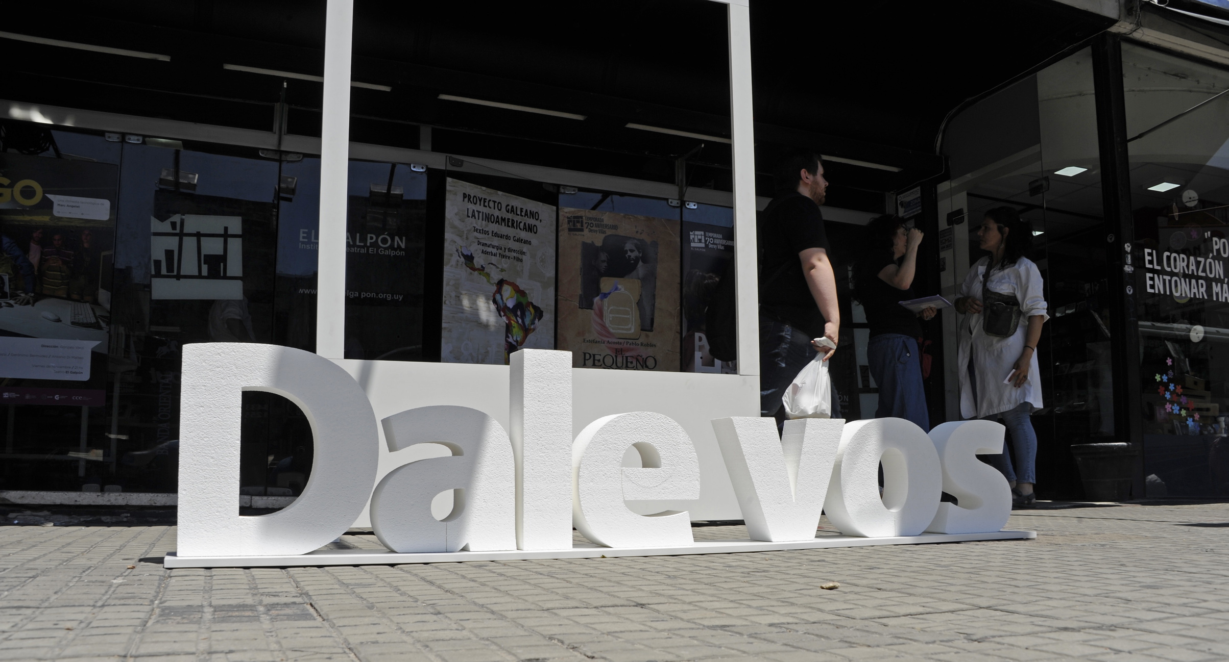 Actividad desarrollada en el teatro El Galpón sobre consumo problemático de alcohol