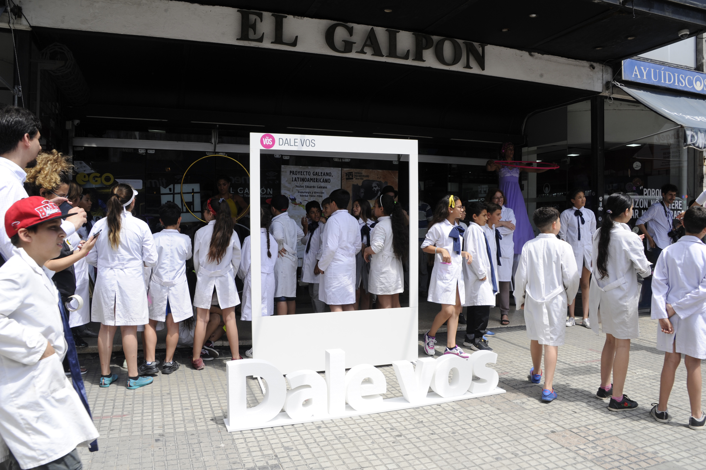Actividad desarrollada en el teatro El Galpón sobre consumo problemático de alcohol