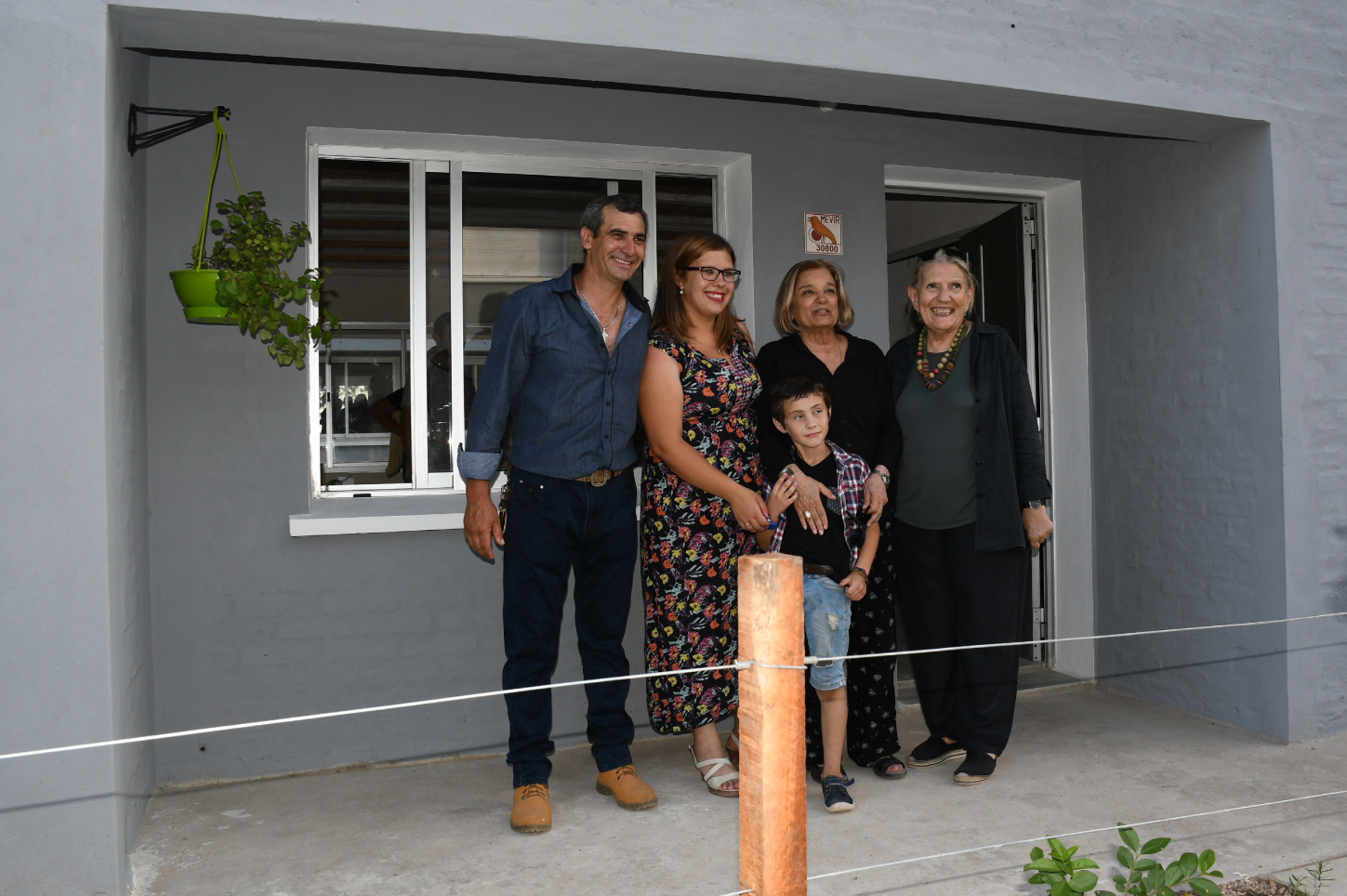 En Juanicó, Canelones, 34 familias participantes del programa de Mevir accedieron a su nuevo hogar