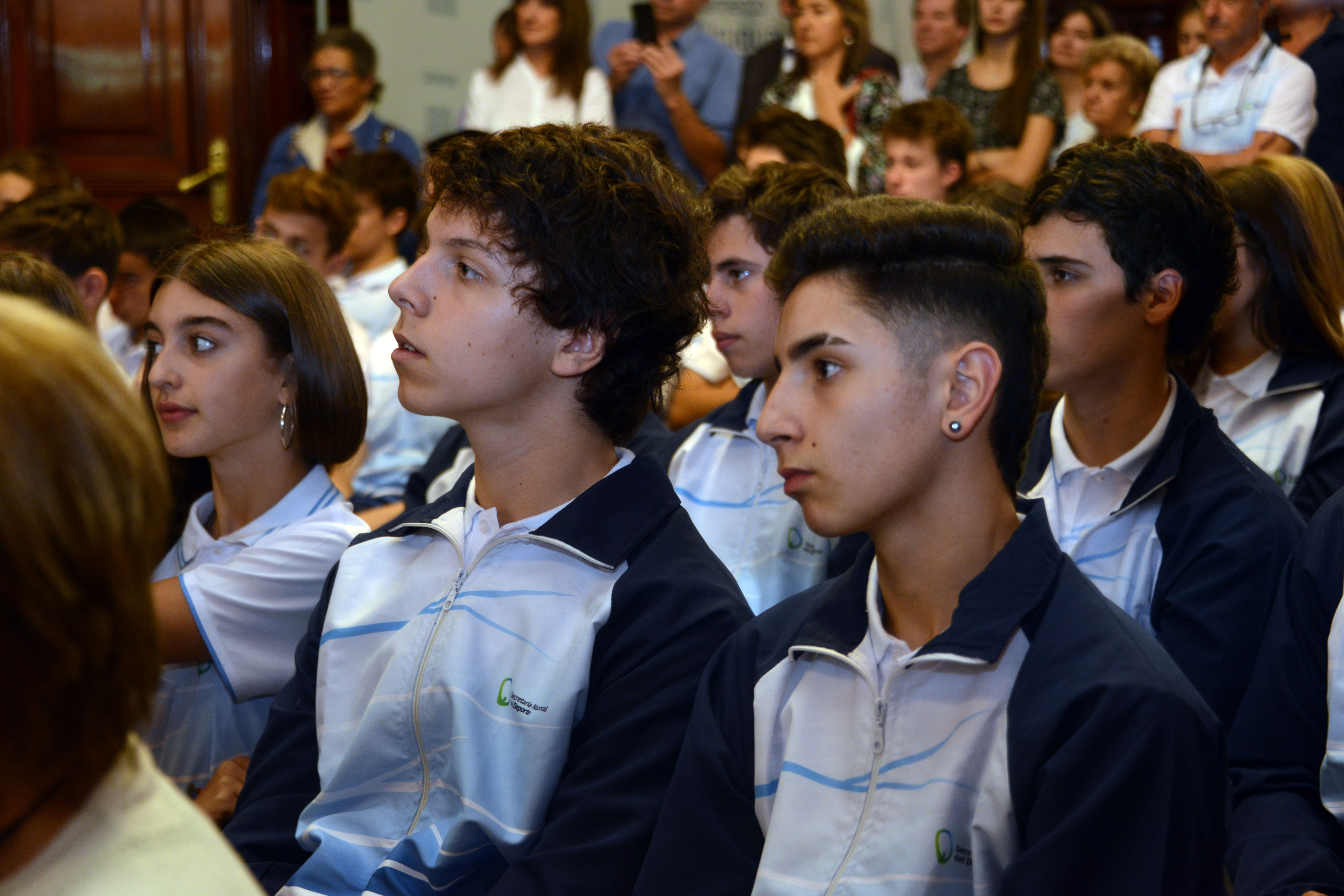Entrega de Pabellón Nacional a Delegación de estudiantes que participará de la XXV edición de los Juegos Deportivos Escolares