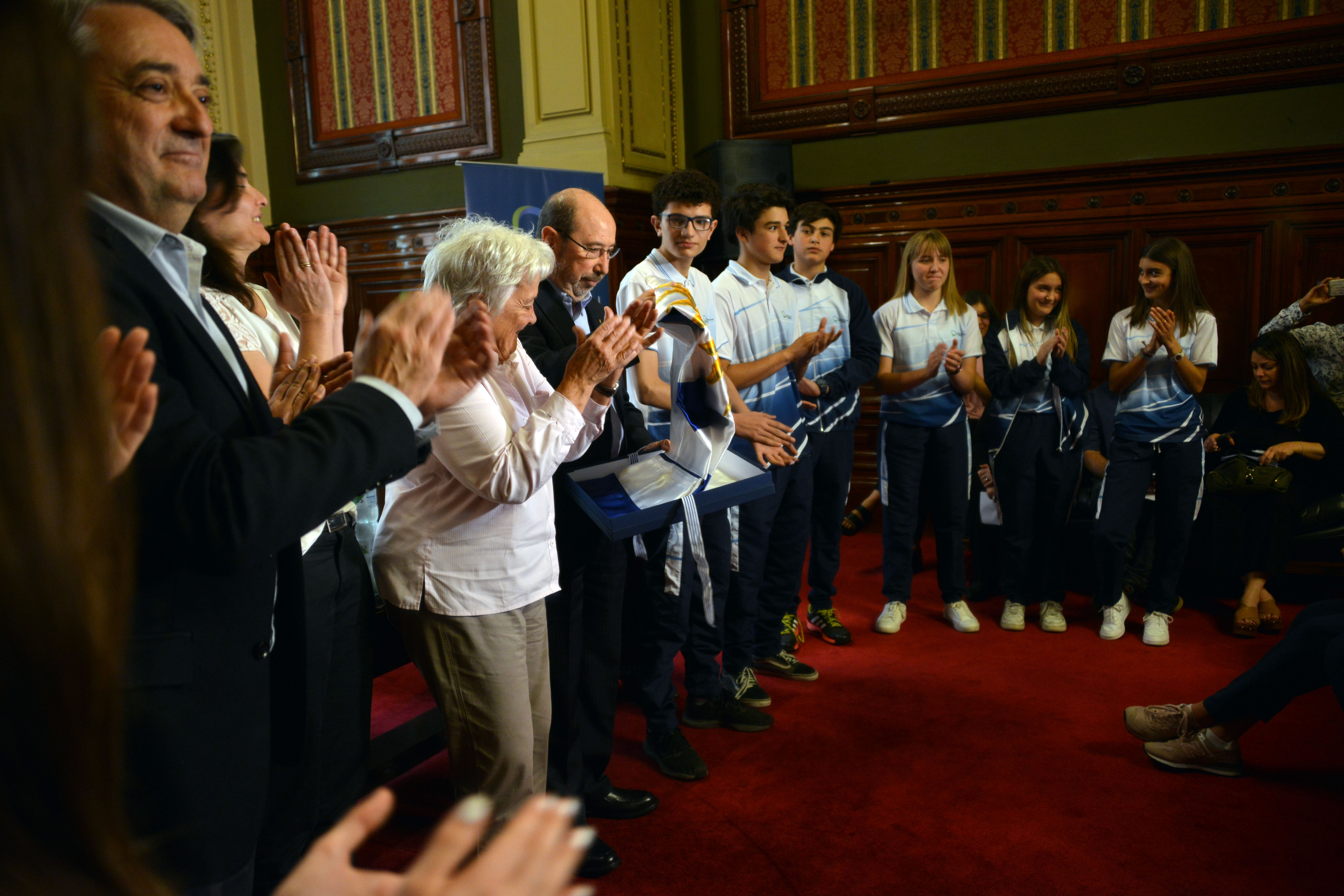 Entrega de Pabellón Nacional a Delegación de estudiantes que participará de la XXV edición de los Juegos Deportivos Escolares