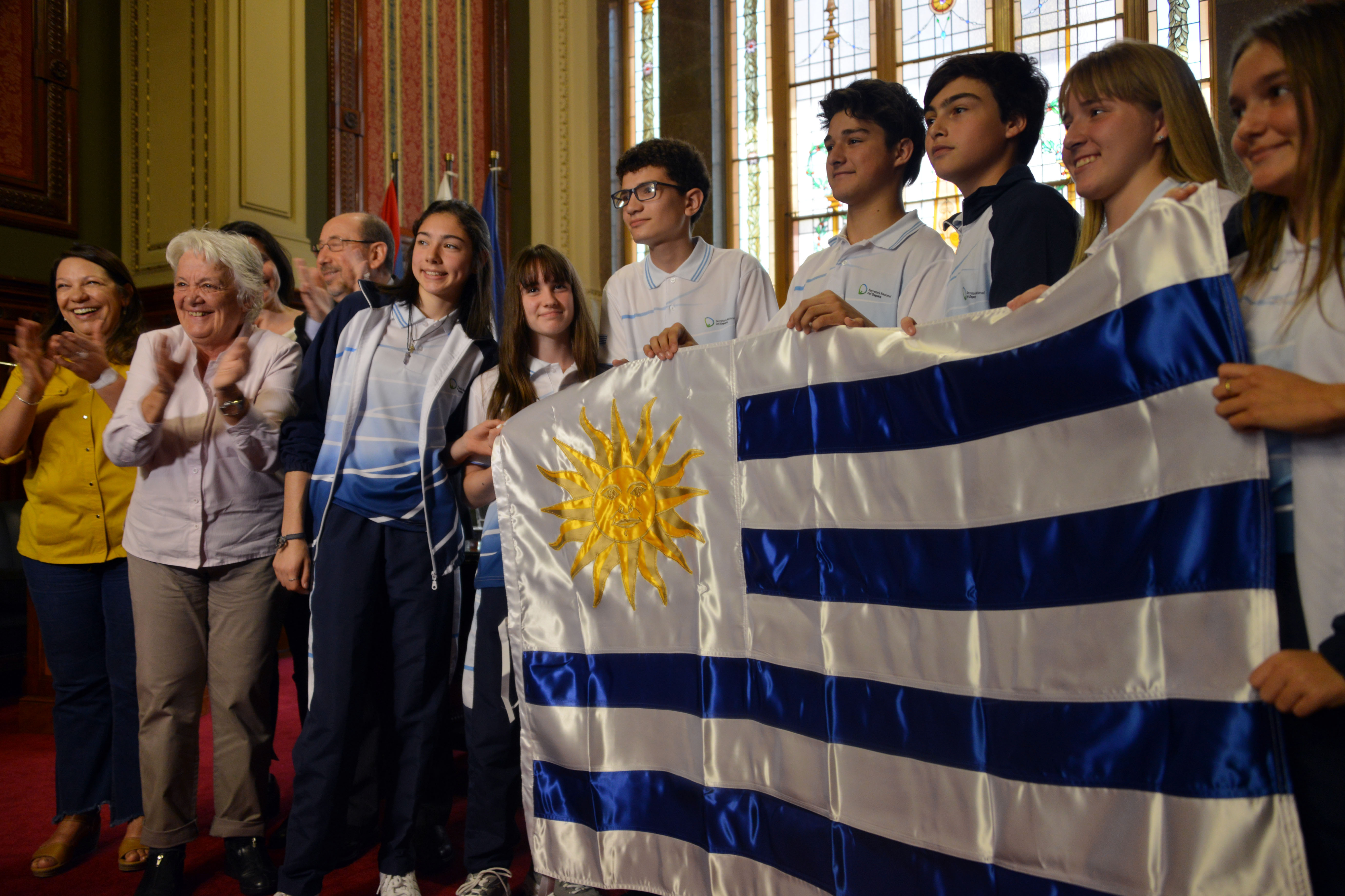 Entrega de Pabellón Nacional a Delegación de estudiantes que participará de la XXV edición de los Juegos Deportivos Escolares