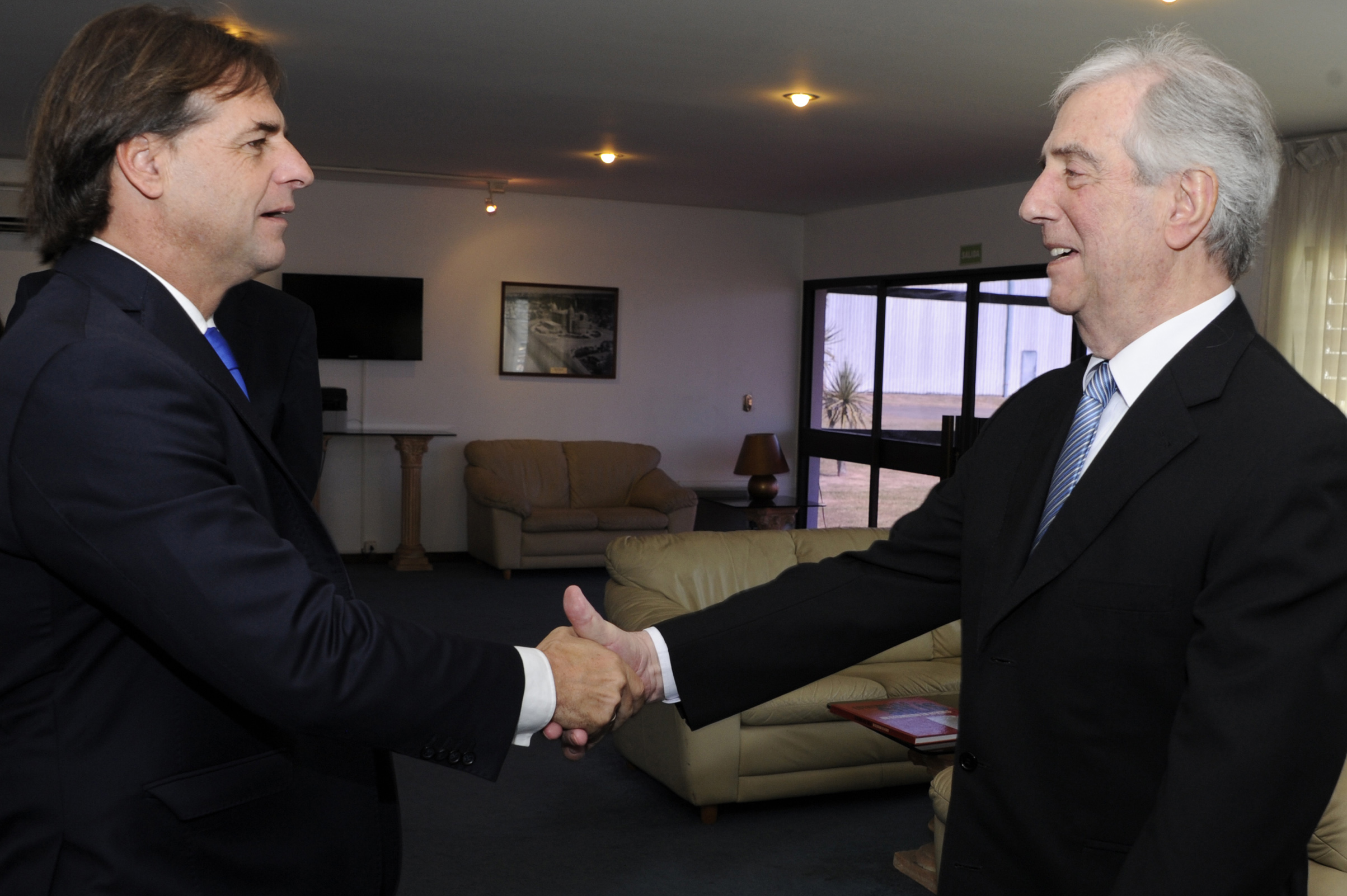 Presidente Tabaré Vázquez y electo Luis Lacalle Pou viajan juntos a la asunción del nuevo mandatario argentino Alberto Fernández