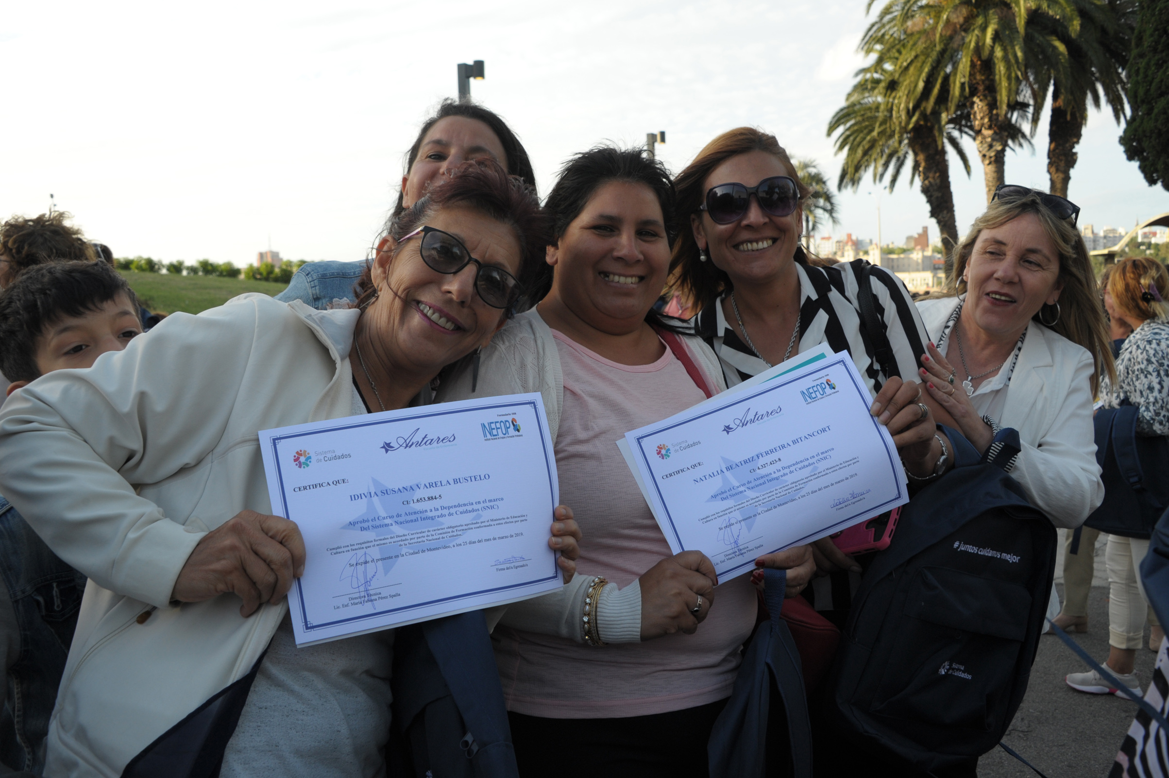 Ceremonia de entrega de 1.000 certificados del Sistema de Cuidados, a nuevos capacitados en atención a la dependencia