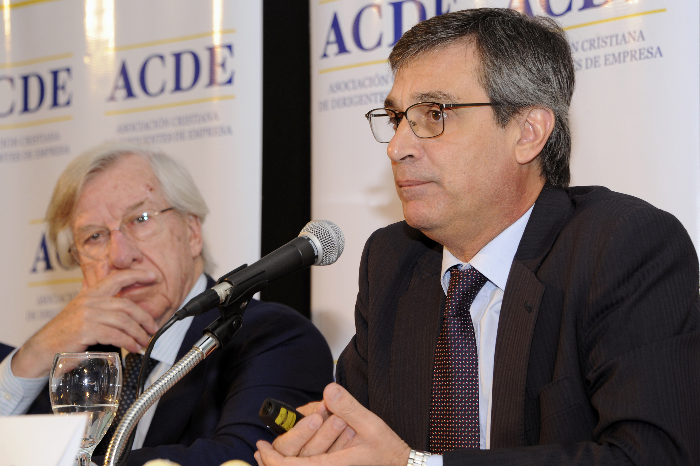 Director de OPP, Álvaro García, dirigiéndose a los presentes