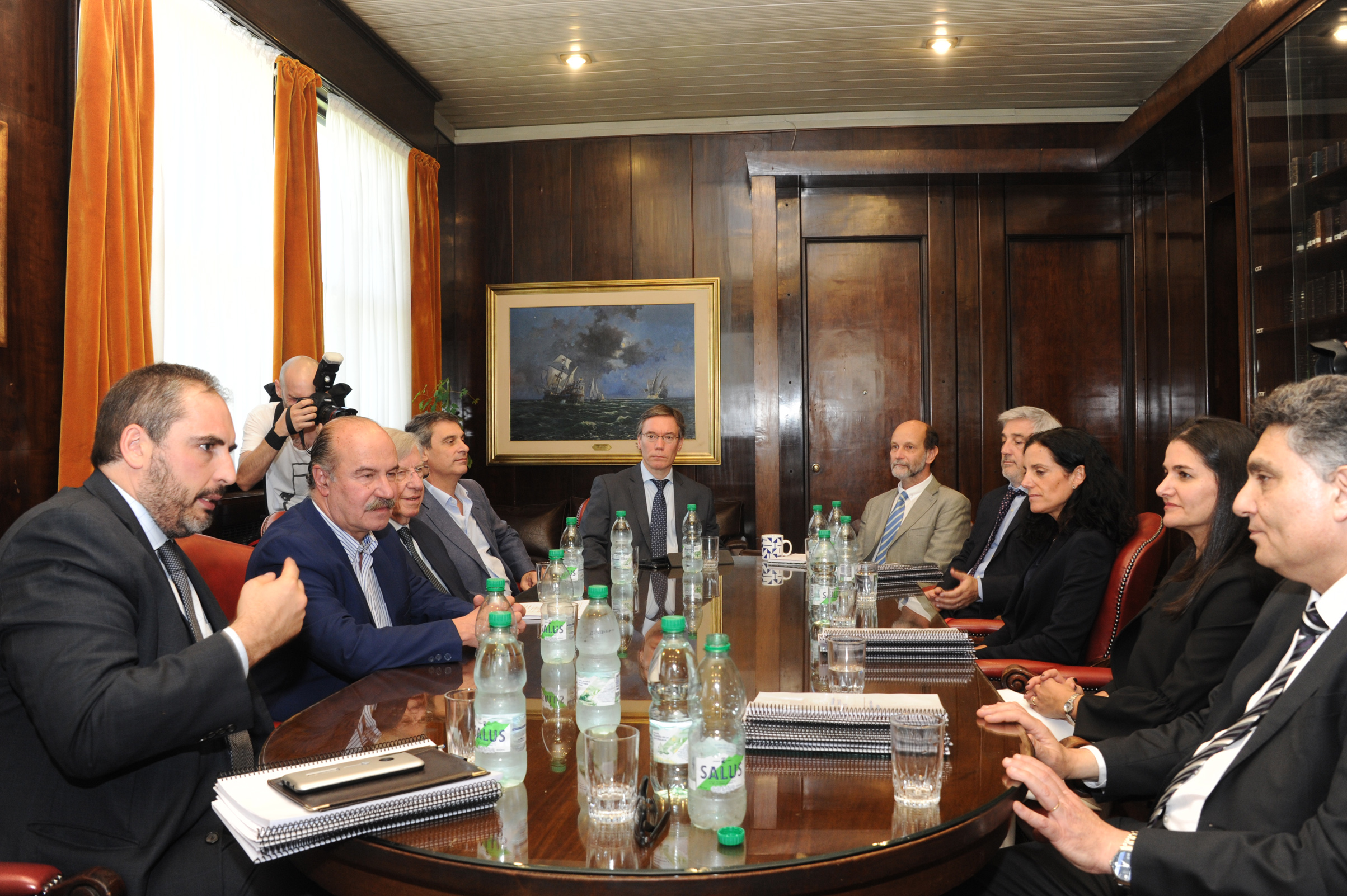 Reunión de transición en el Ministerio de Economía y Finanzas