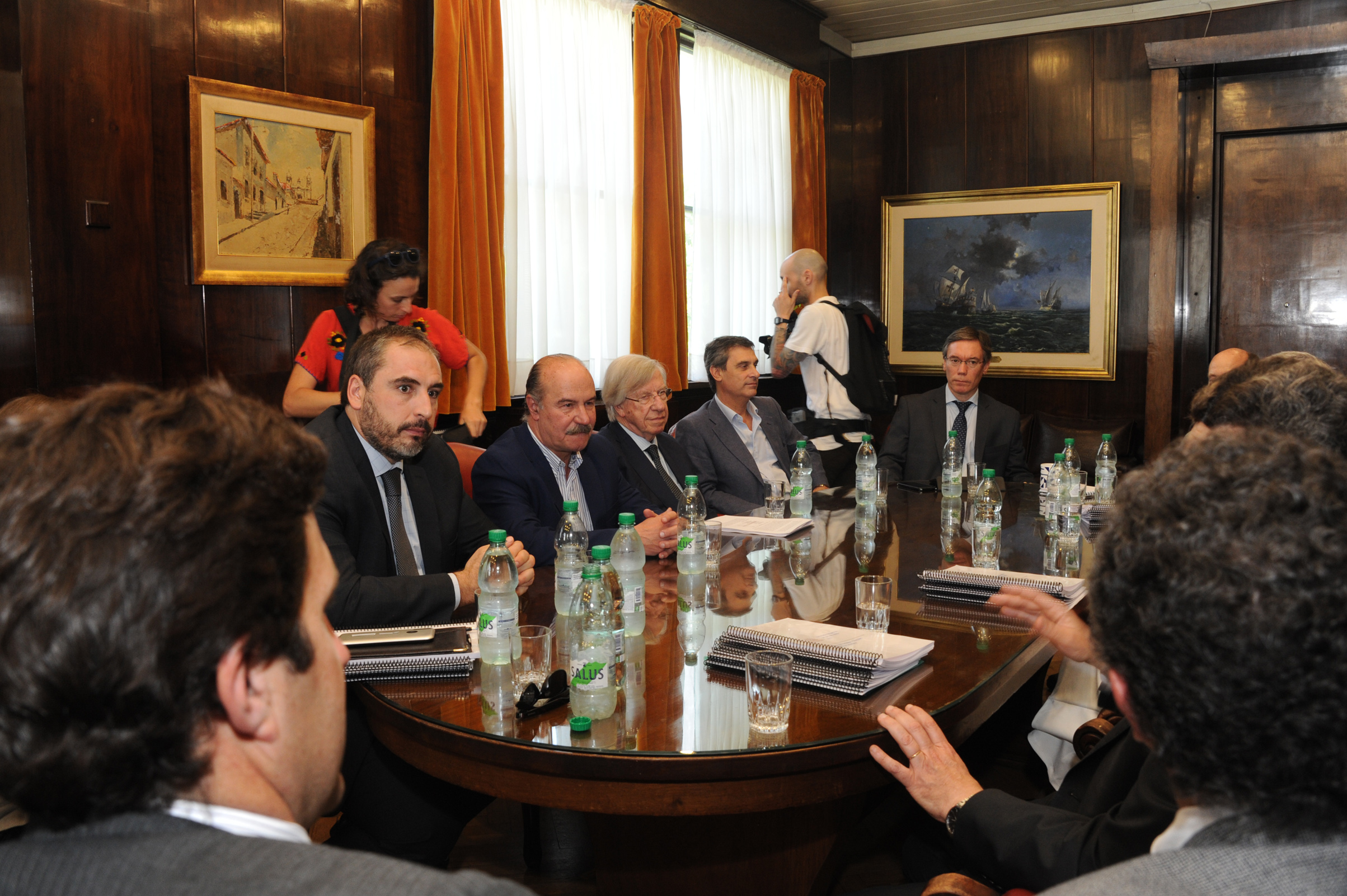Reunión de transición en el Ministerio de Economía y Finanzas