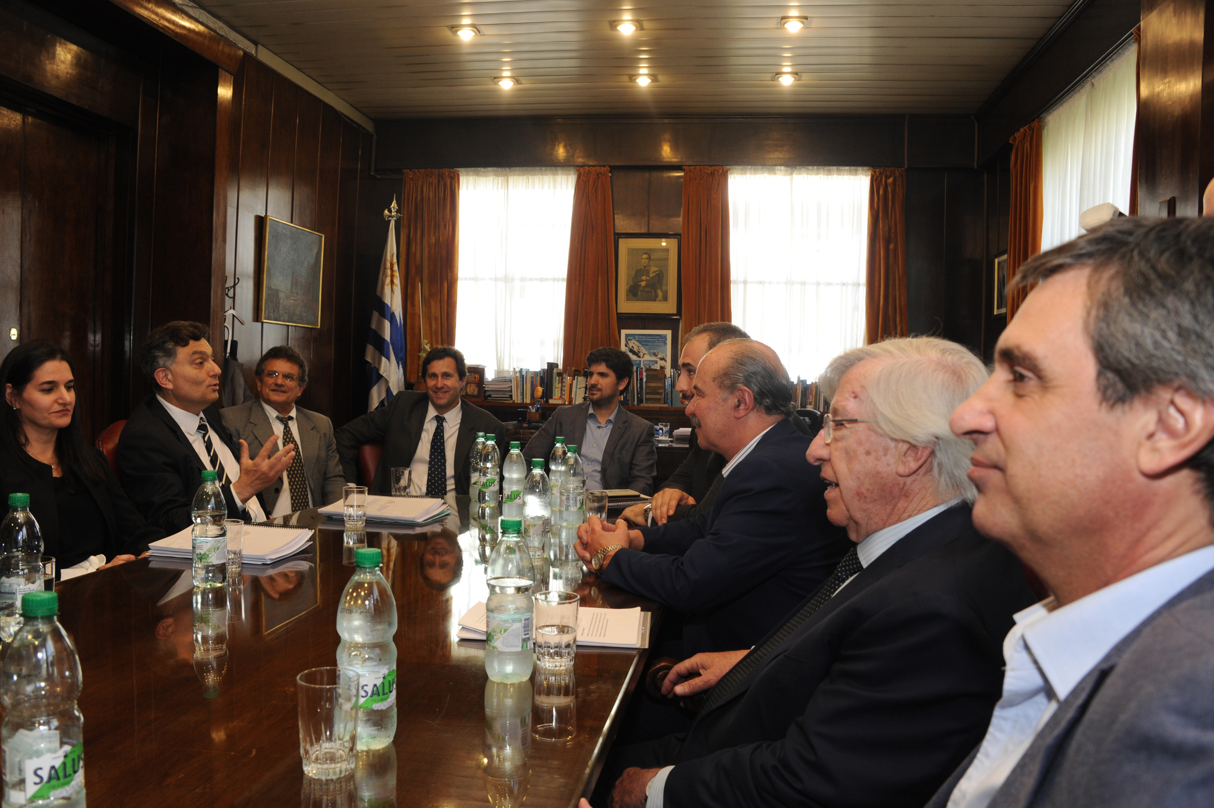 Reunión de transición en el Ministerio de Economía y Finanzas