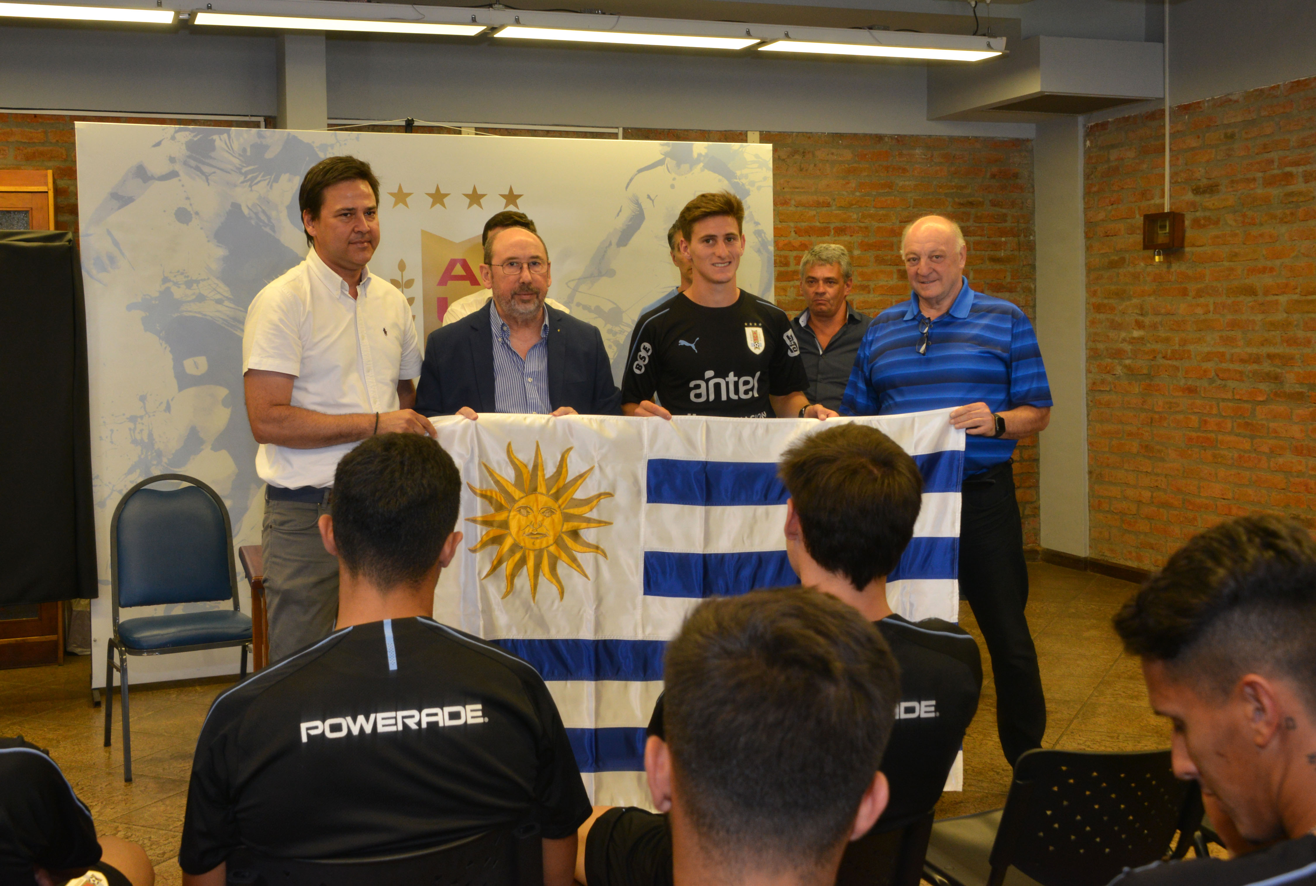 Entrega de Pabellón Nacional