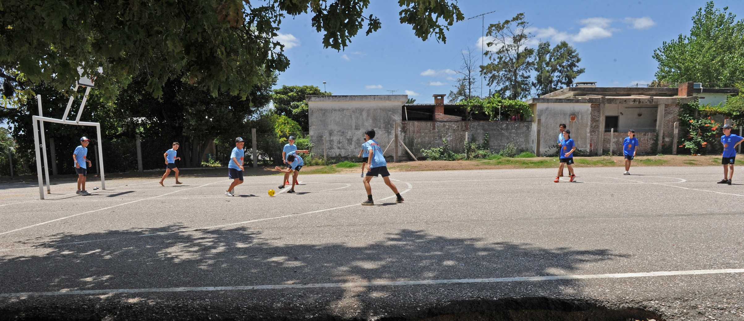 Niños beneficiarios del programa Pelota al Medio a la Esperanza