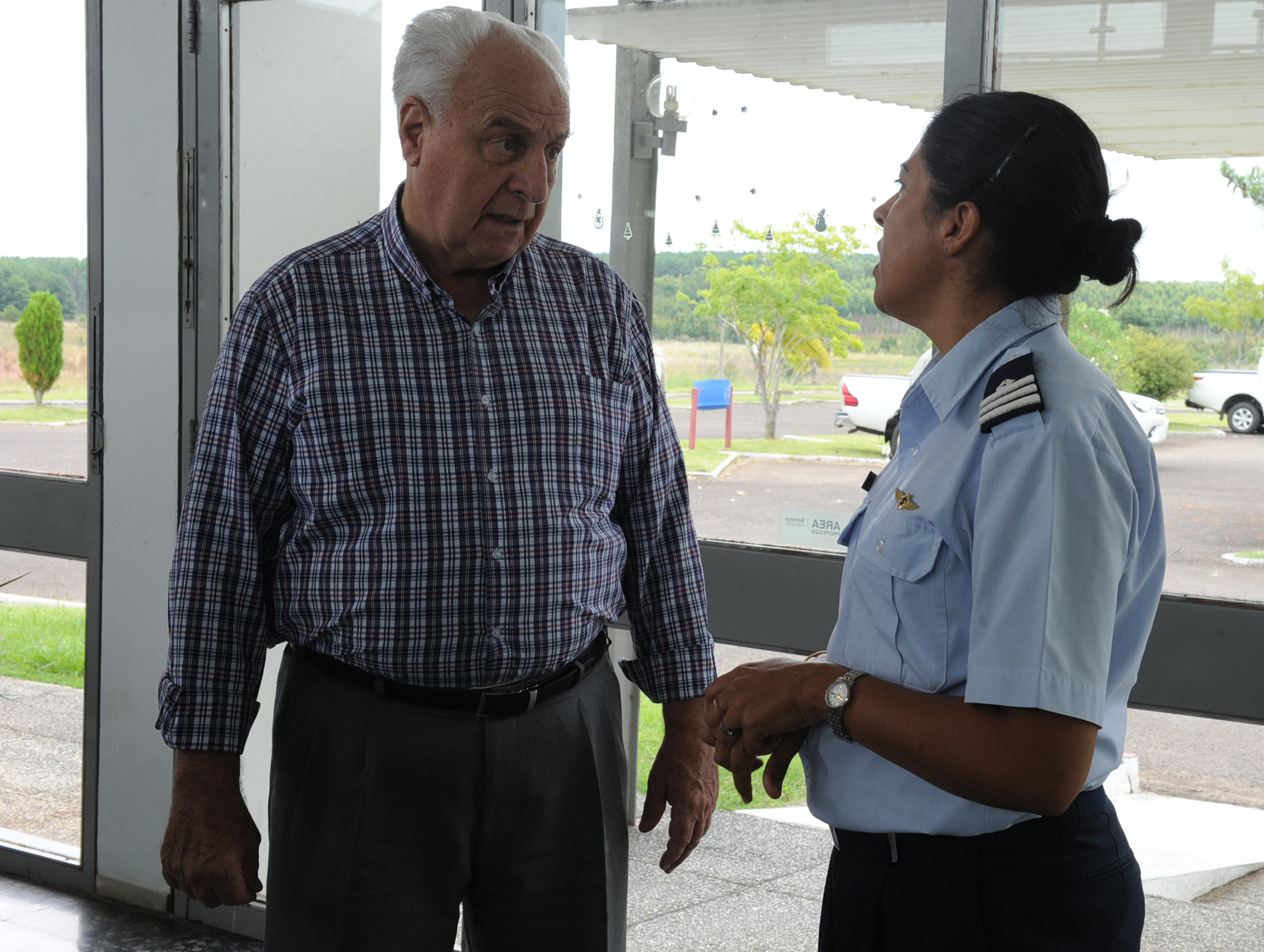 Ministro Víctor Rossi en aeropuerto de Rivera