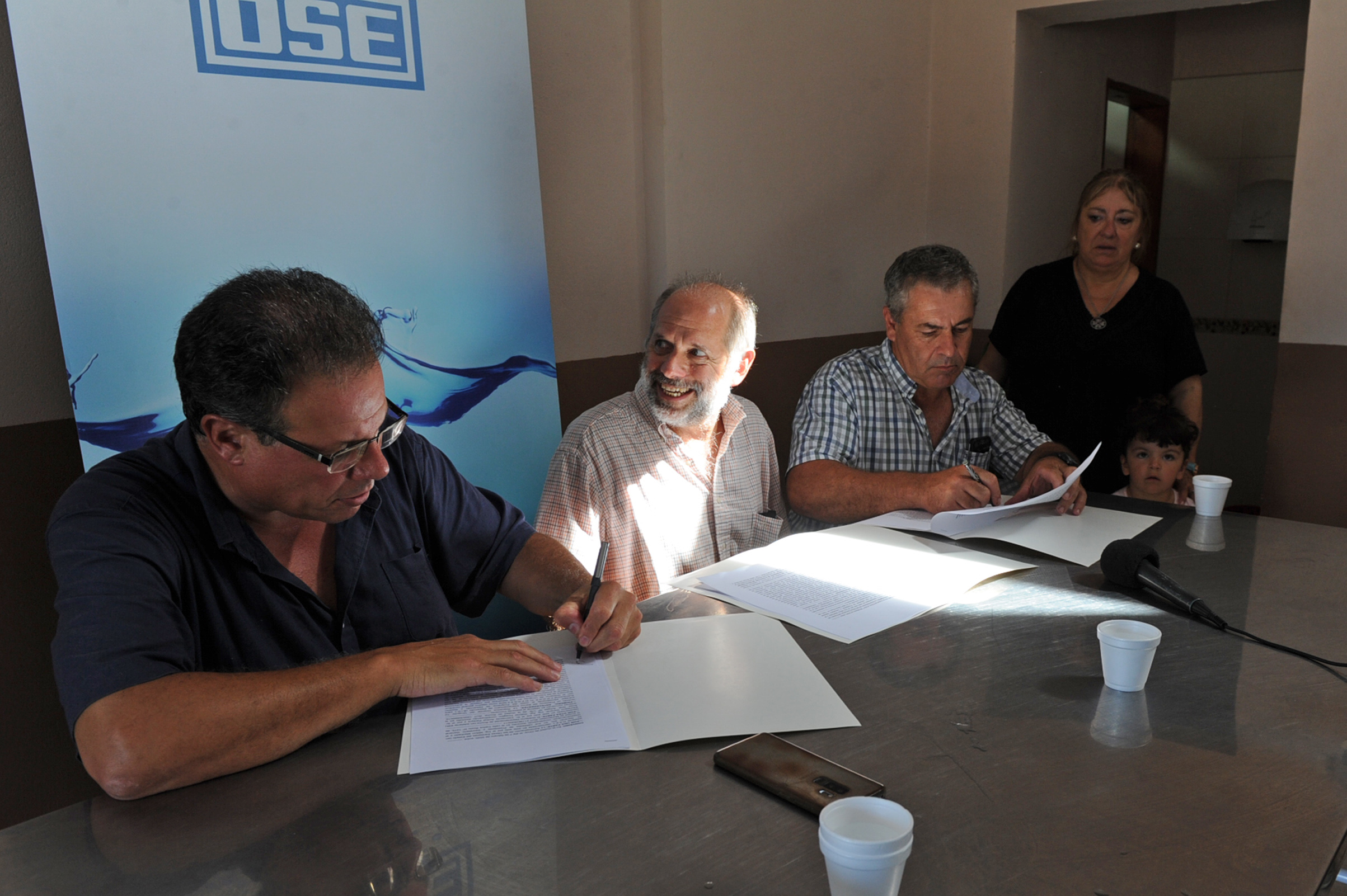 Autoridades en el marco de las actividades de OSE en el departamento de Rocha