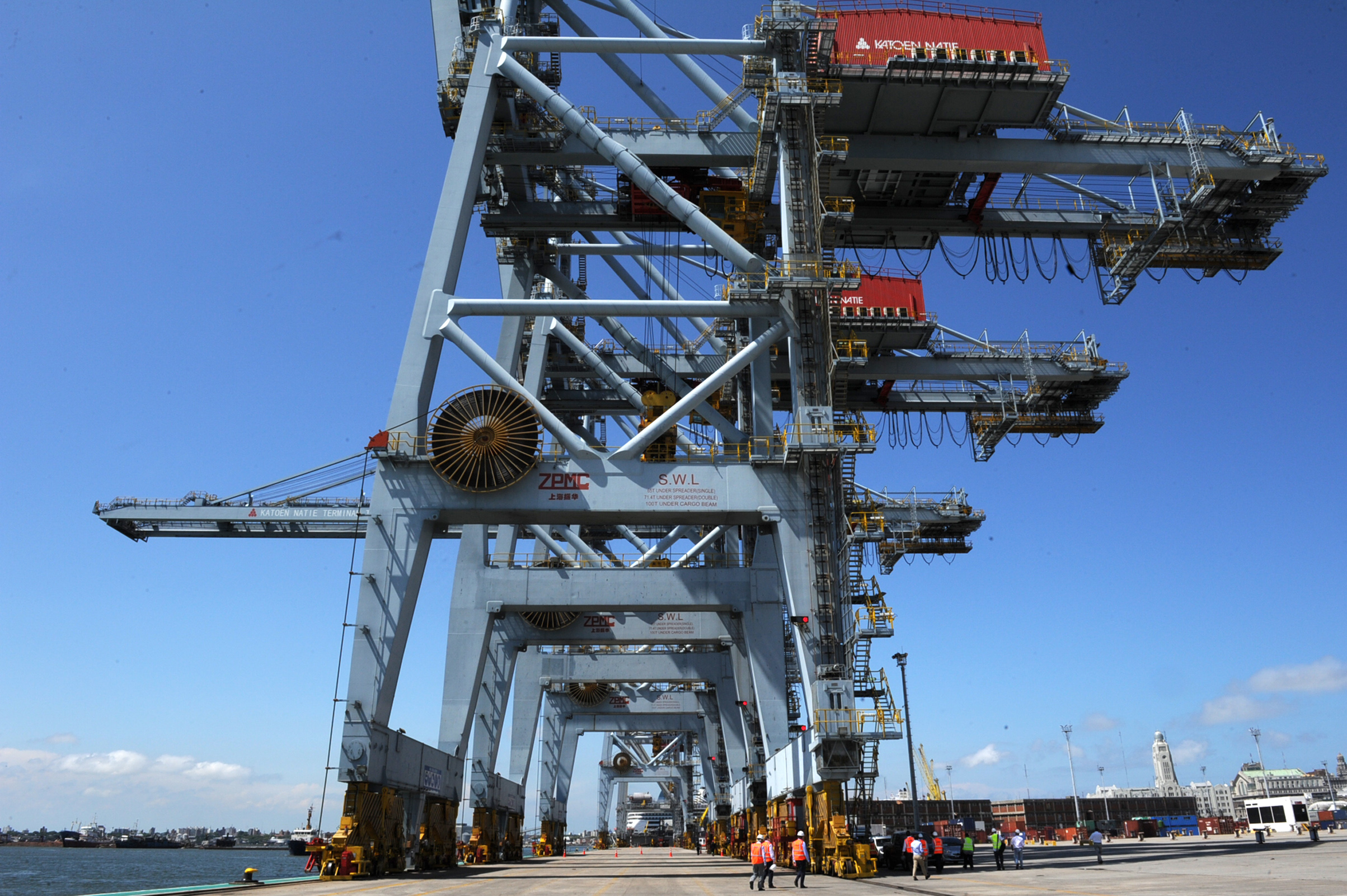Obras en la terminal fluvio-marítima, puerto de Montevideo