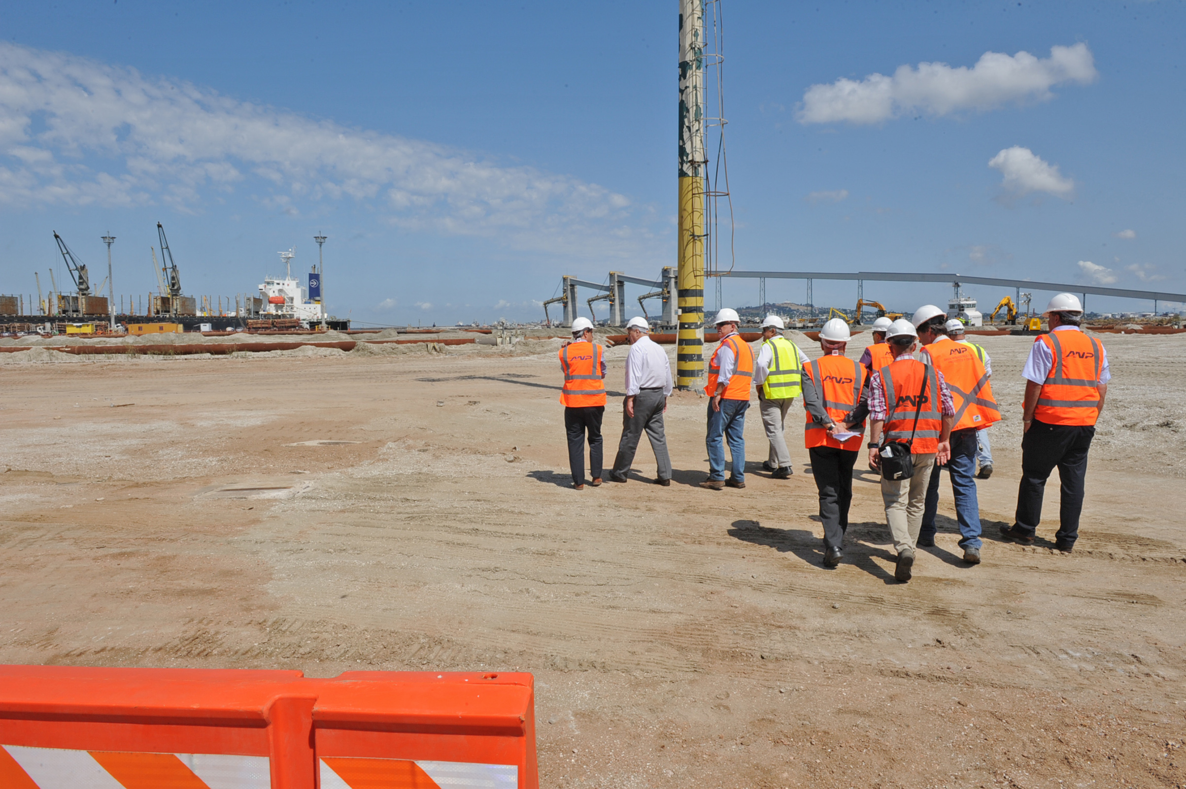 Obras en la terminal fluvio-marítima, puerto de Montevideo