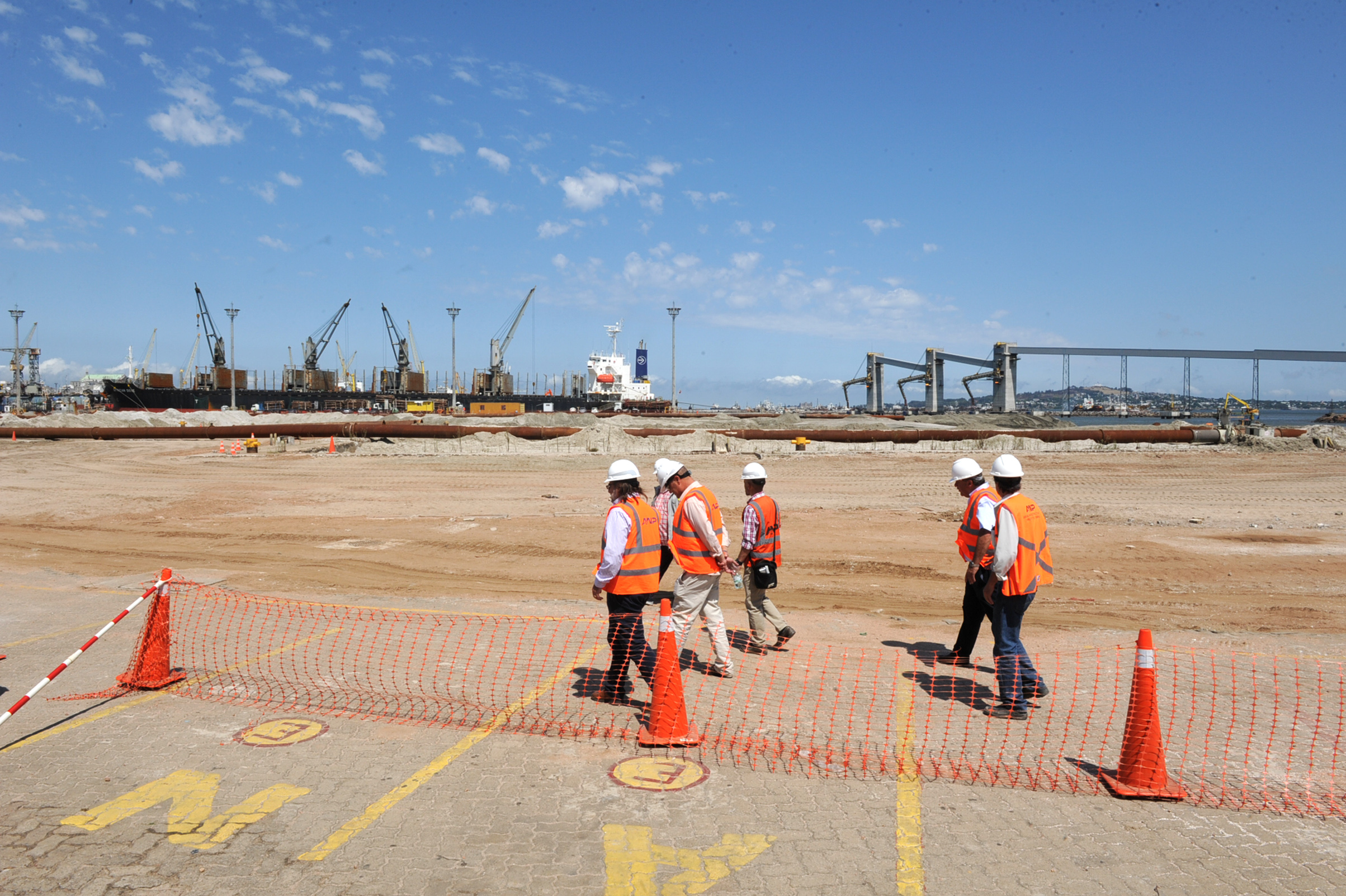 Obras en la terminal fluvio-marítima, puerto de Montevideo