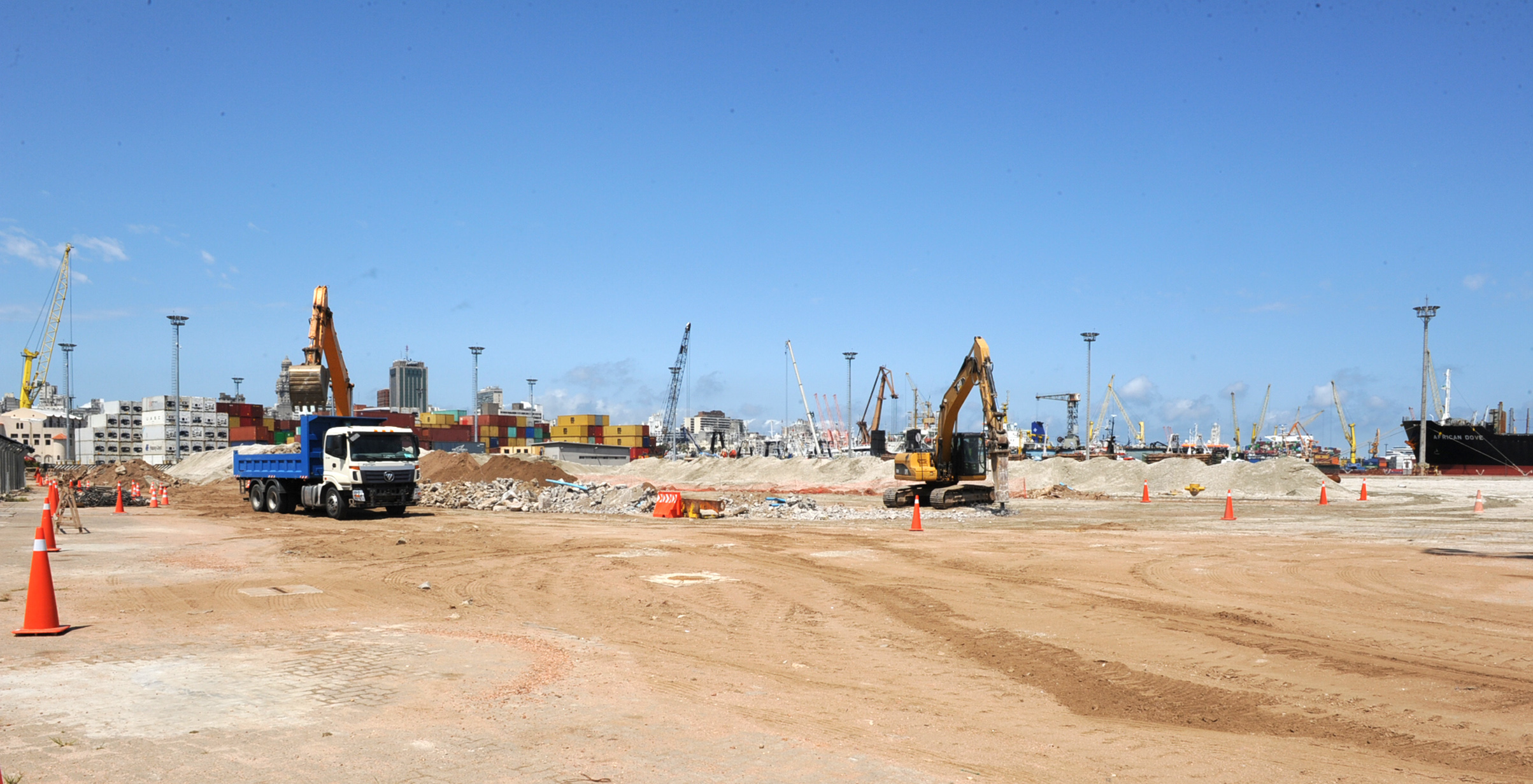 Obras en la terminal fluvio-marítima, puerto de Montevideo