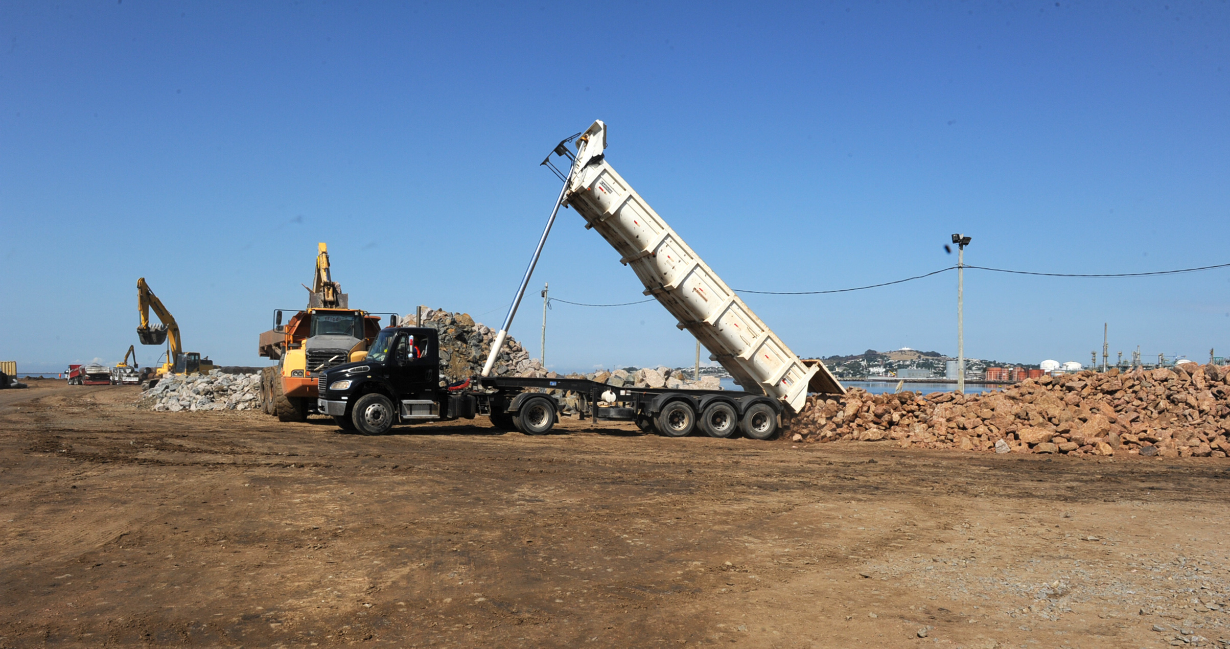 Obras en la terminal fluvio-marítima, puerto de Montevideo