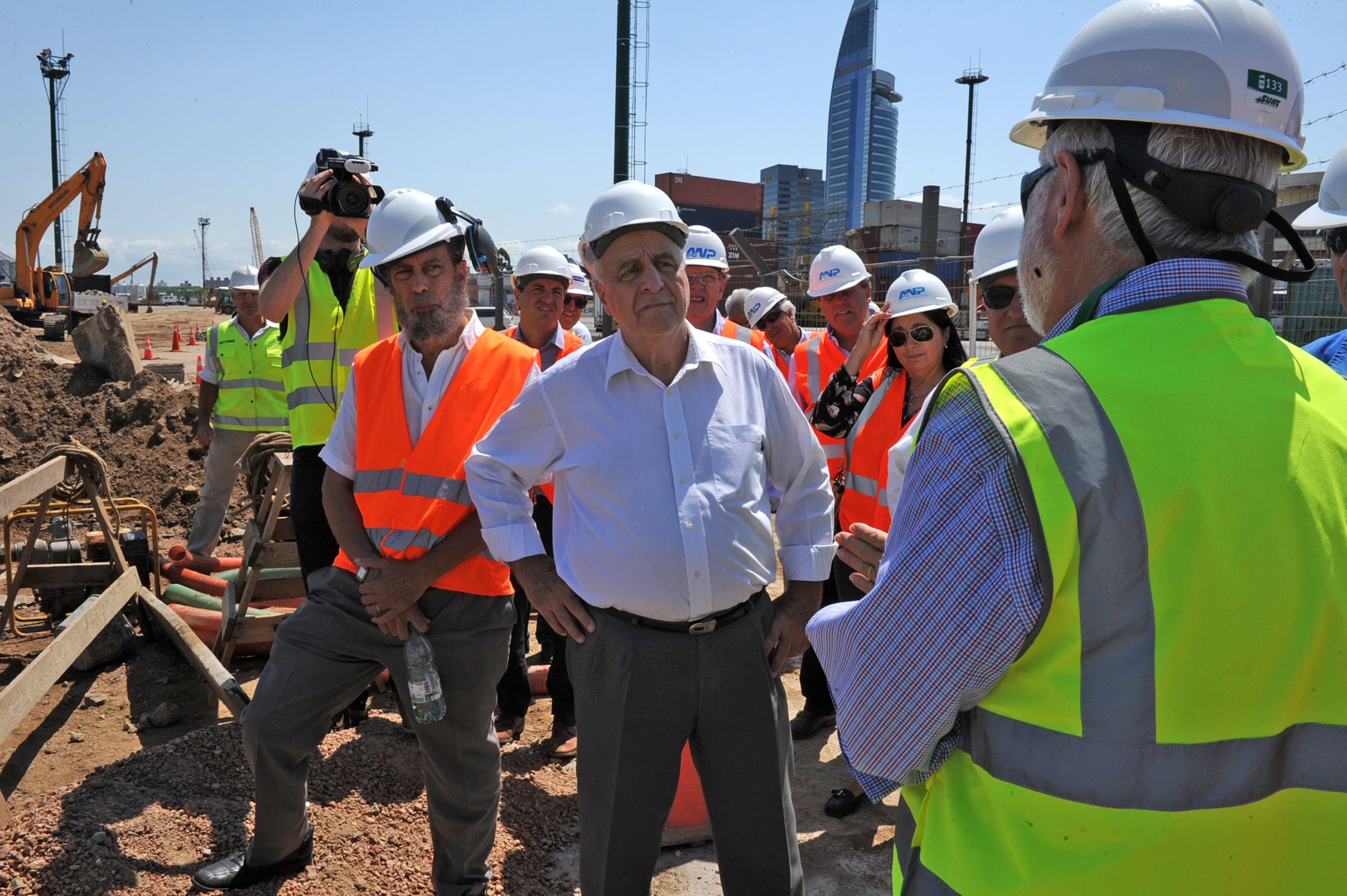 Obras en la terminal fluvio-marítima, puerto de Montevideo
