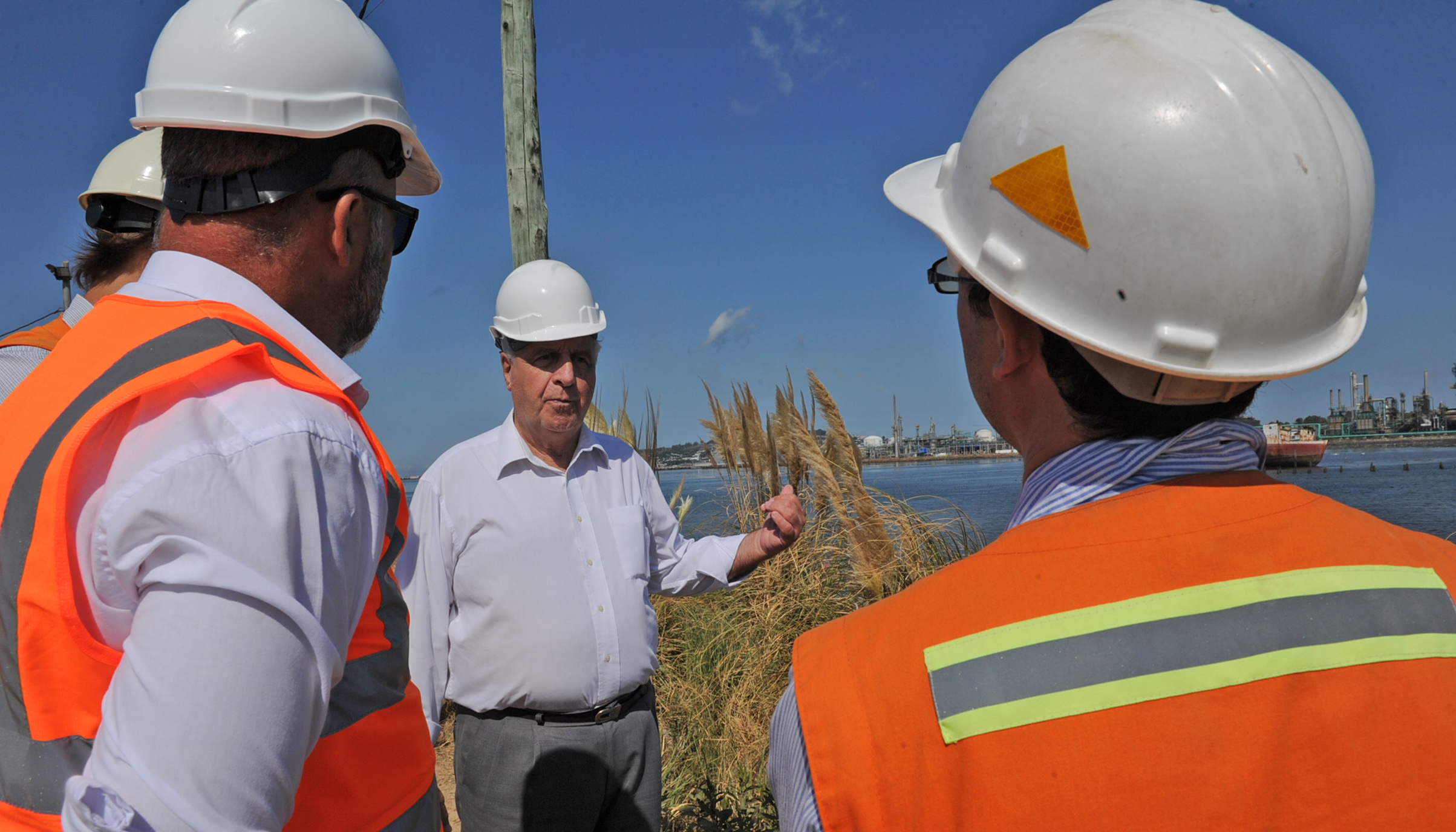 Obras en la terminal fluvio-marítima, puerto de Montevideo