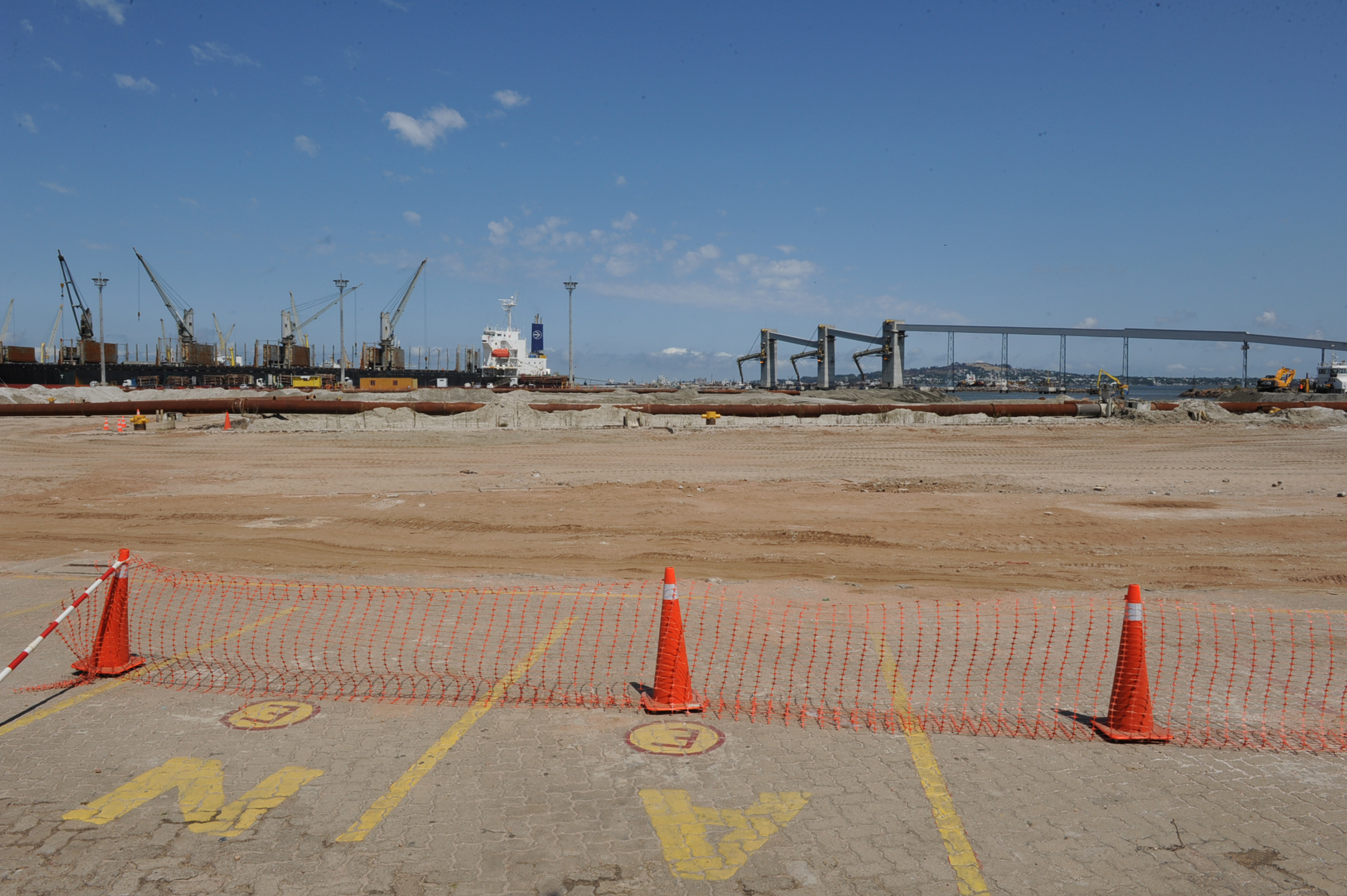 Obras en la terminal fluvio-marítima, puerto de Montevideo