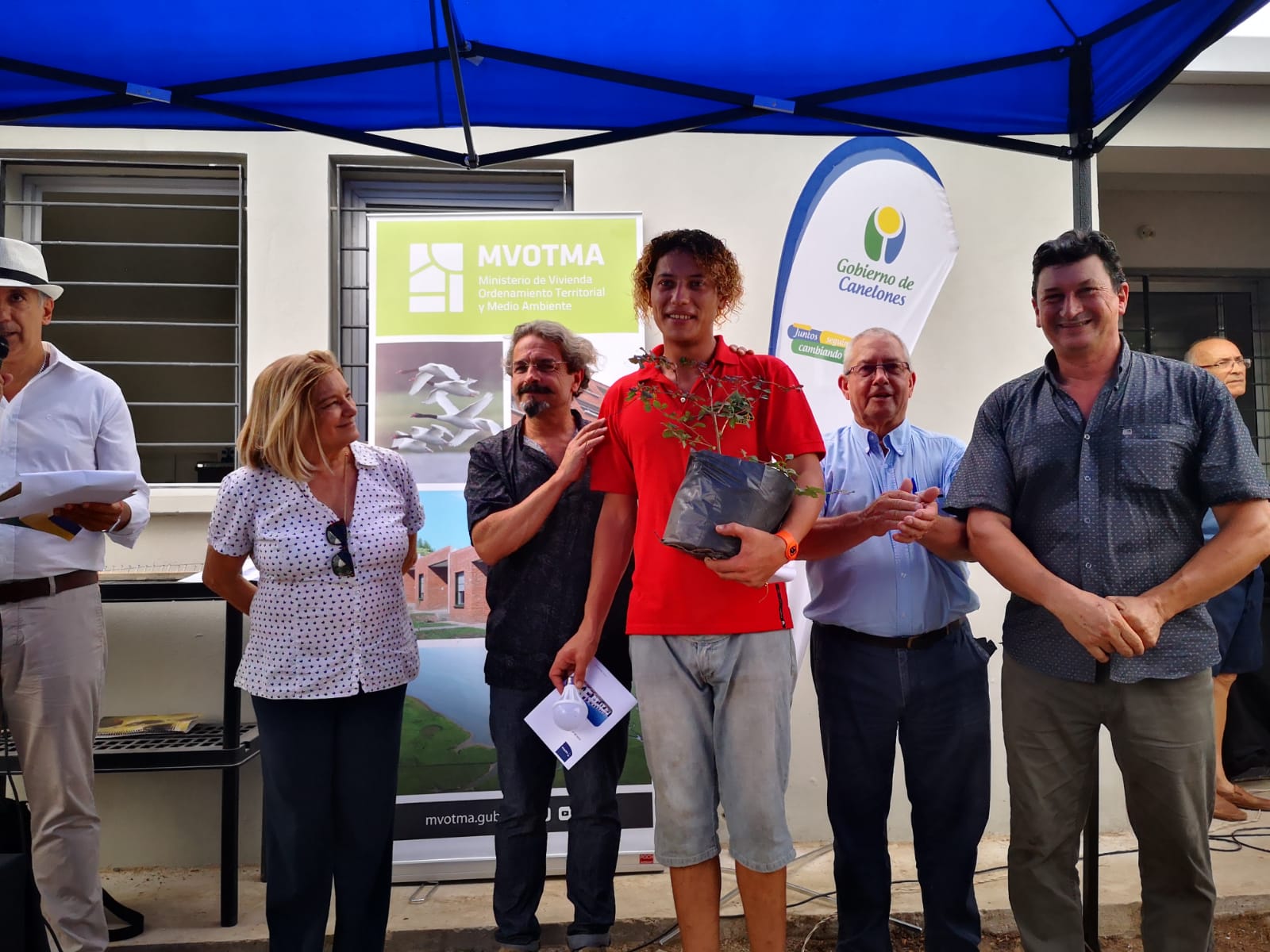 Entrega de 32 de 180 viviendas para familias realojadas del exasentamiento Proinco y La Cantera, departamento de Canelones