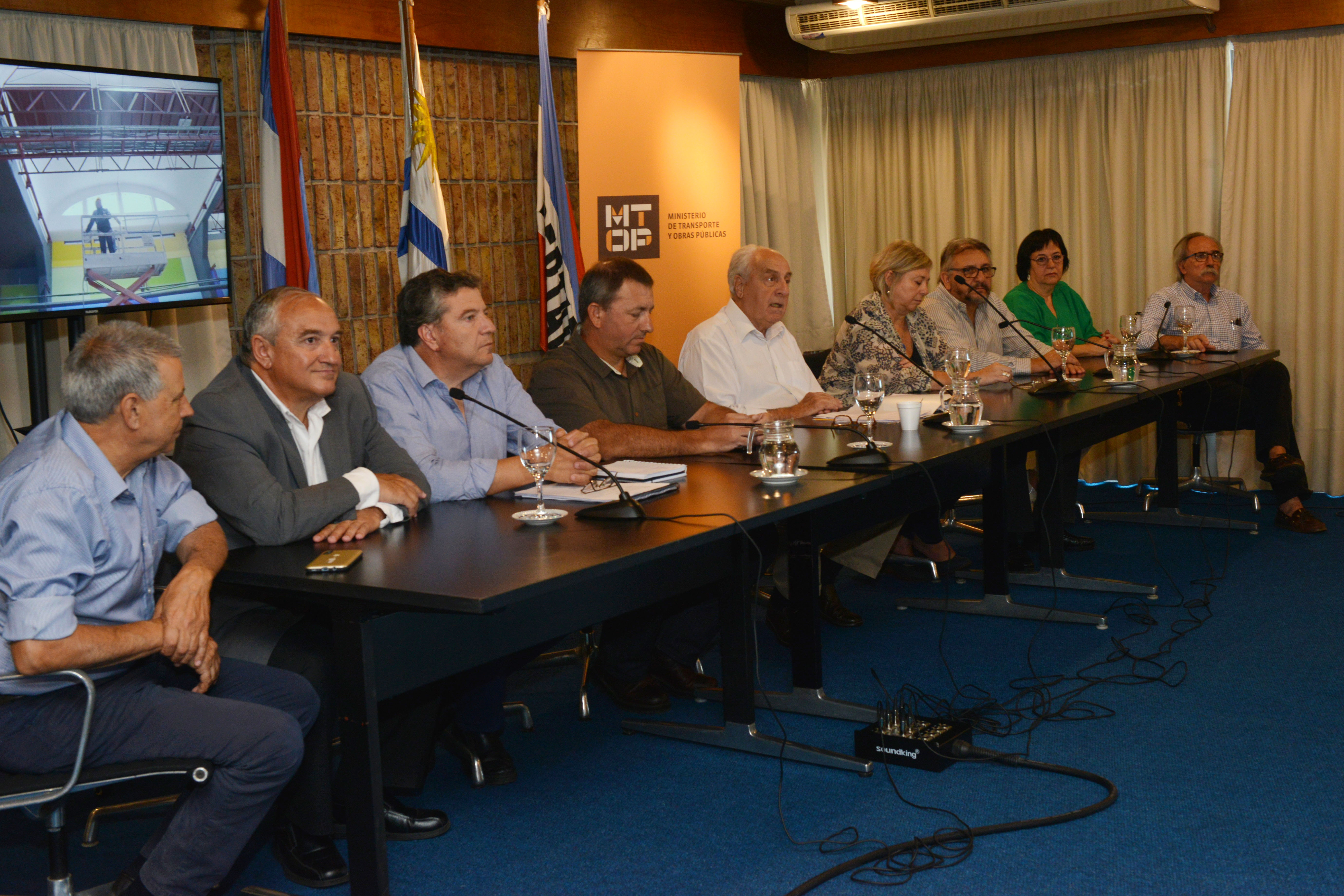 Víctor Rossi en conferencia de prensa